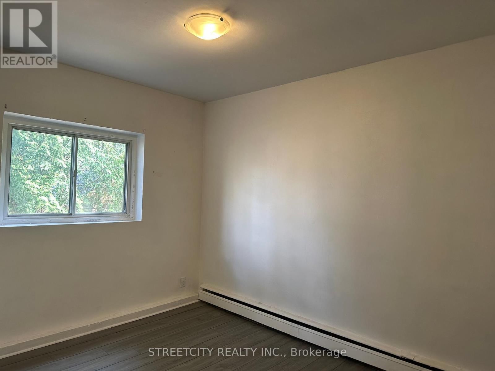 26 - 220 ASHLAND AVENUE EAST Image 8