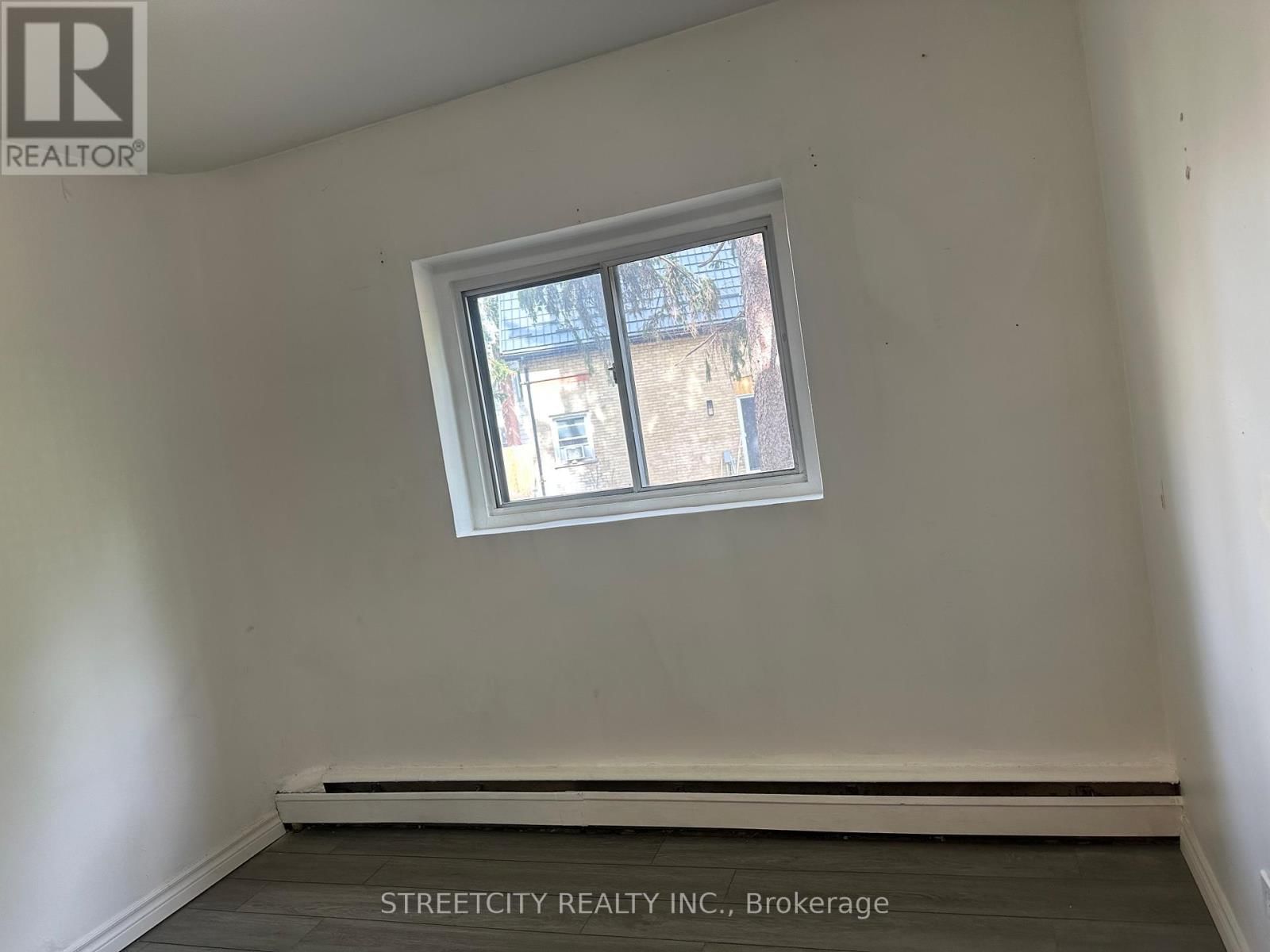 26 - 220 ASHLAND AVENUE EAST Image 9