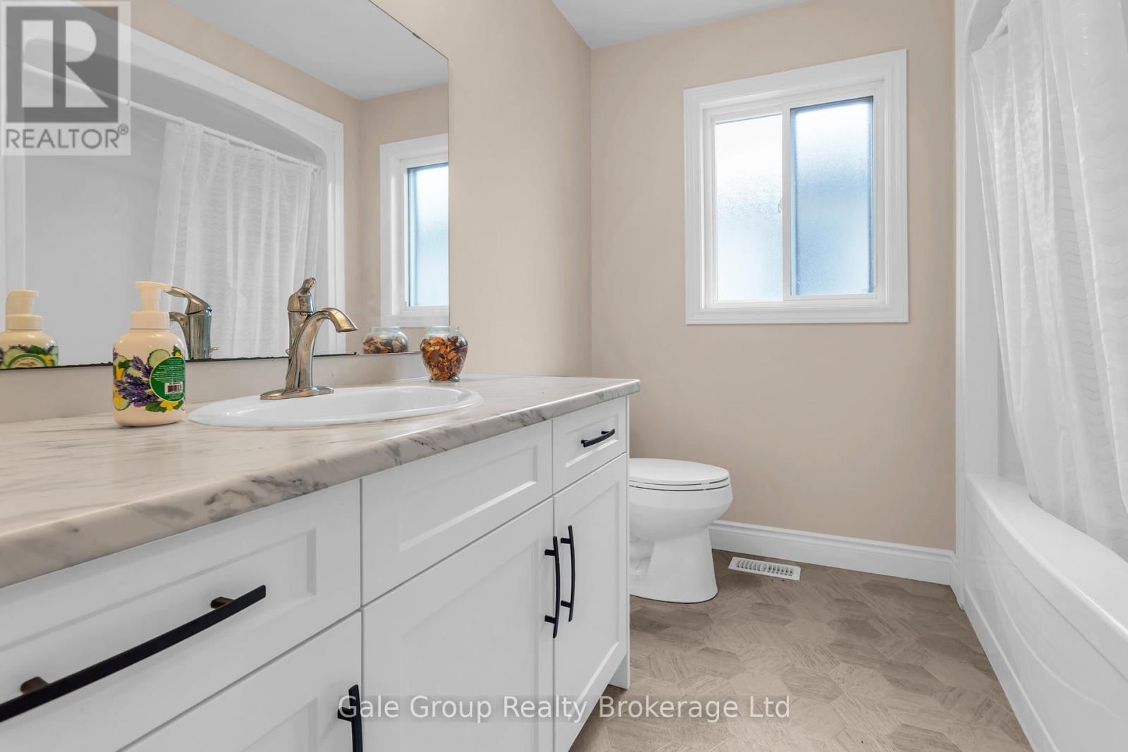 48 CASH CRESCENT Image 19