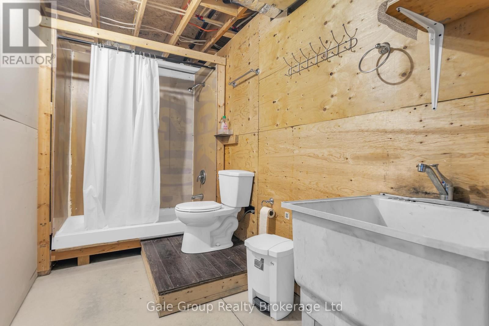 48 CASH CRESCENT Image 24