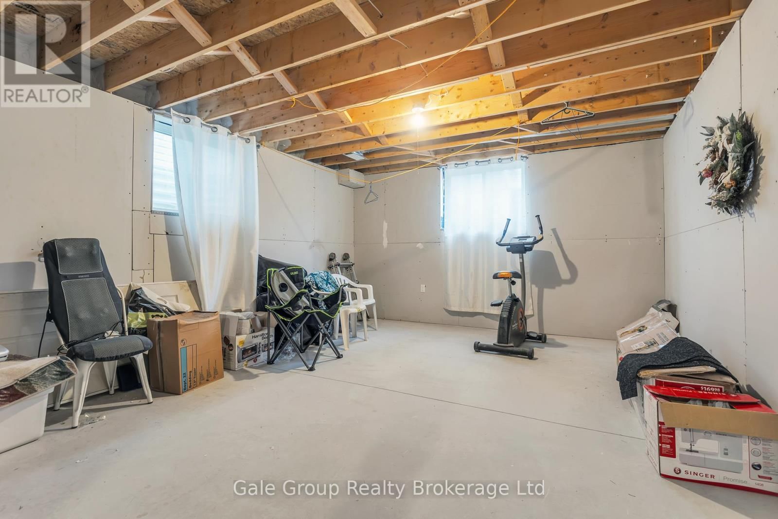 48 CASH CRESCENT Image 25