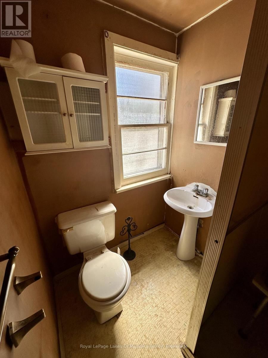 1080 ST. PETER'S ROAD Image 12