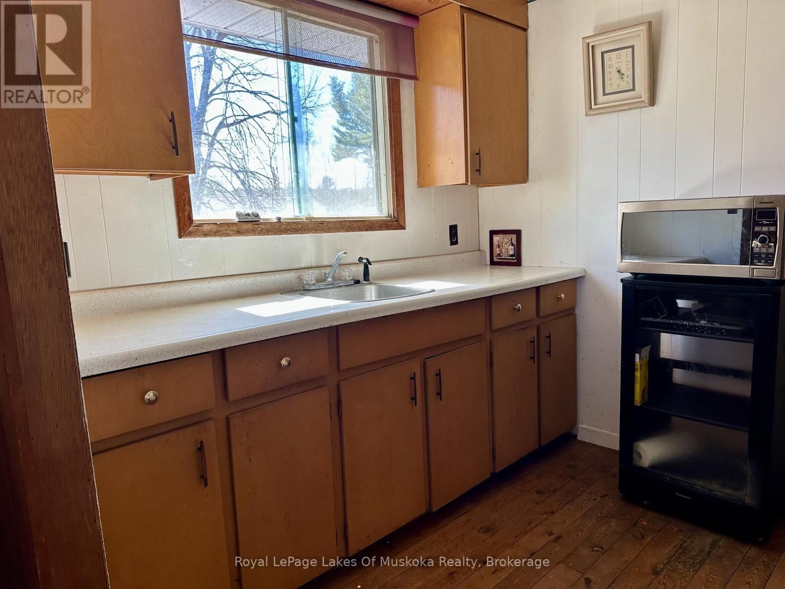 1080 ST. PETER'S ROAD Image 18