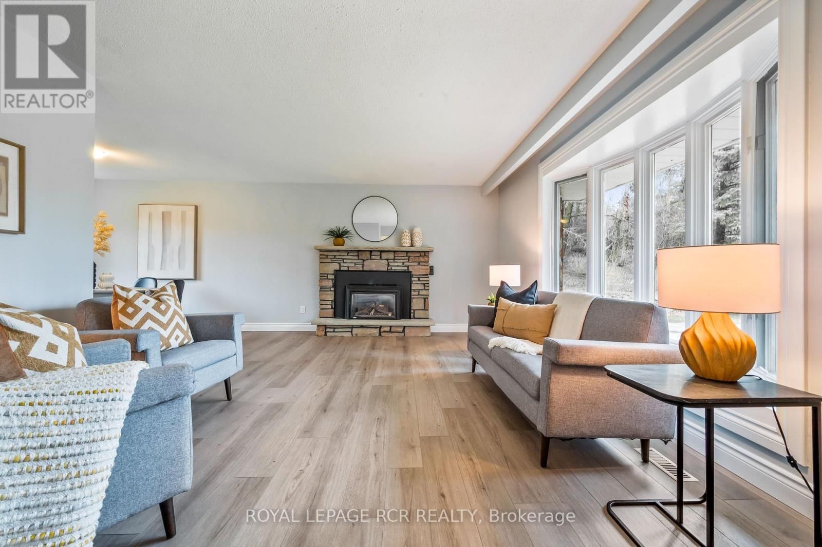 24 RANDY AVENUE Image 12