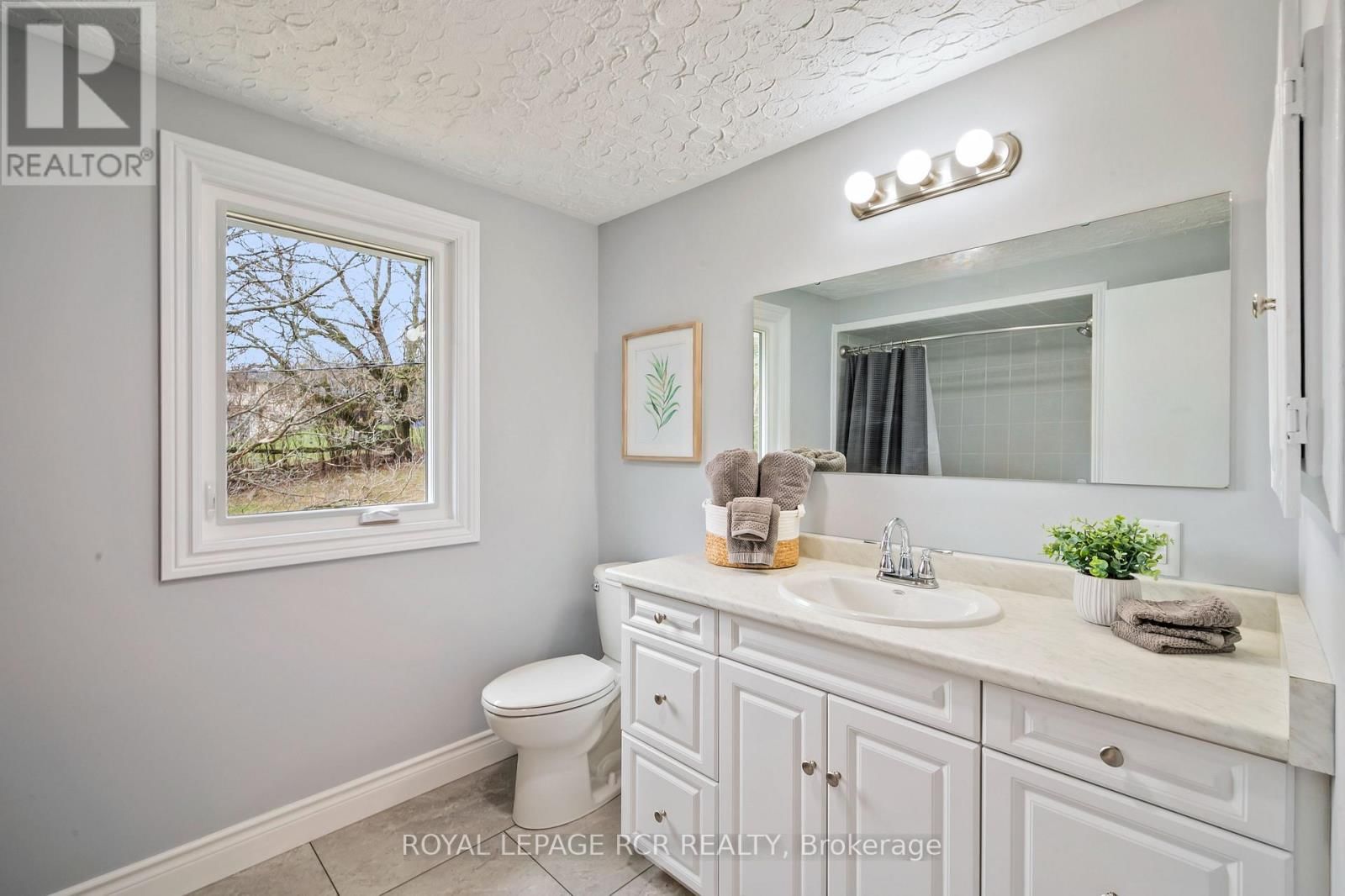 24 RANDY AVENUE Image 21