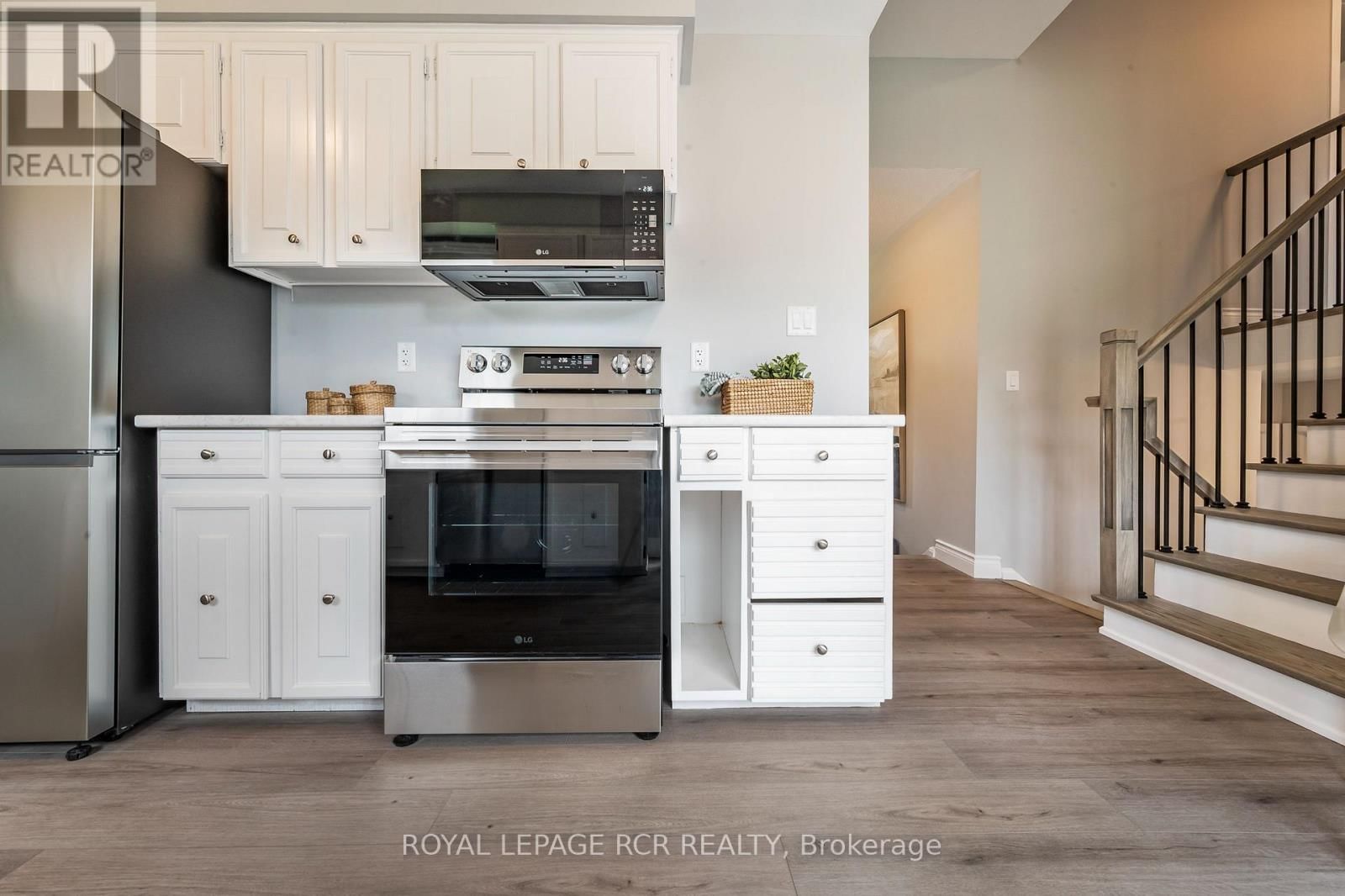 24 RANDY AVENUE Image 4