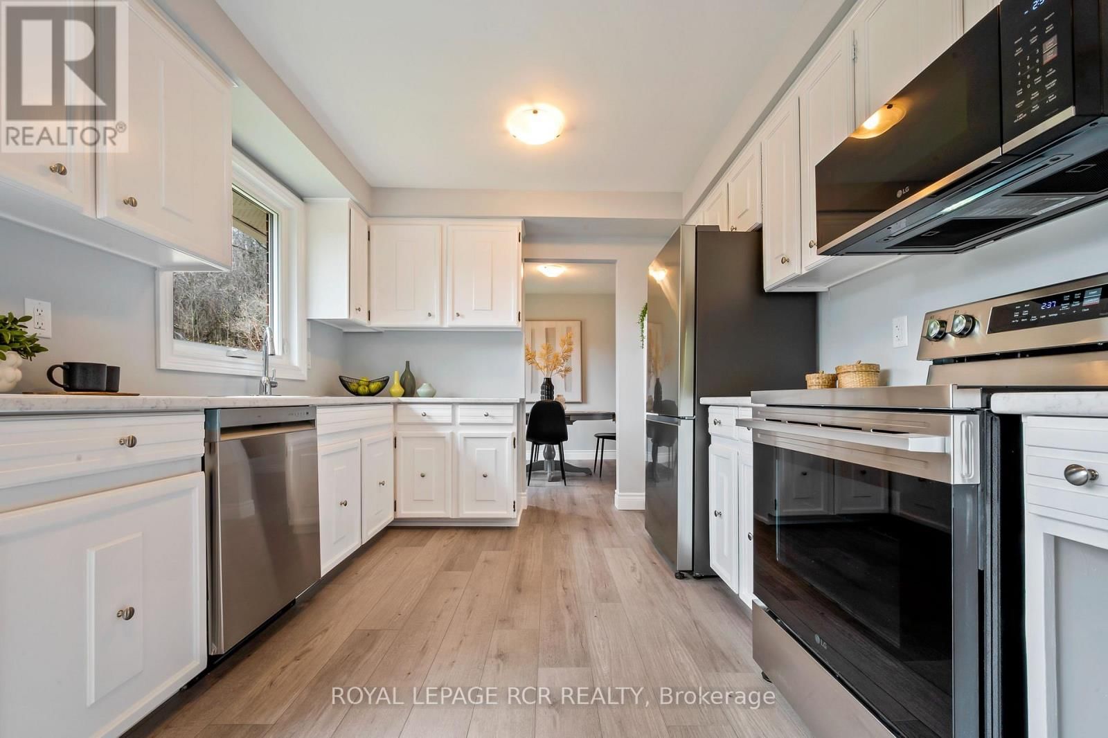 24 RANDY AVENUE Image 5