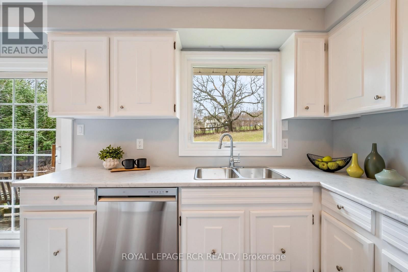 24 RANDY AVENUE Image 6