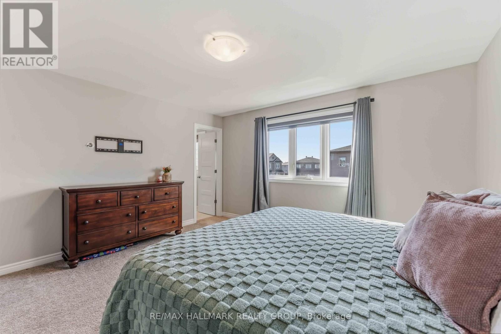 534 HYSSOP STREET Image 19