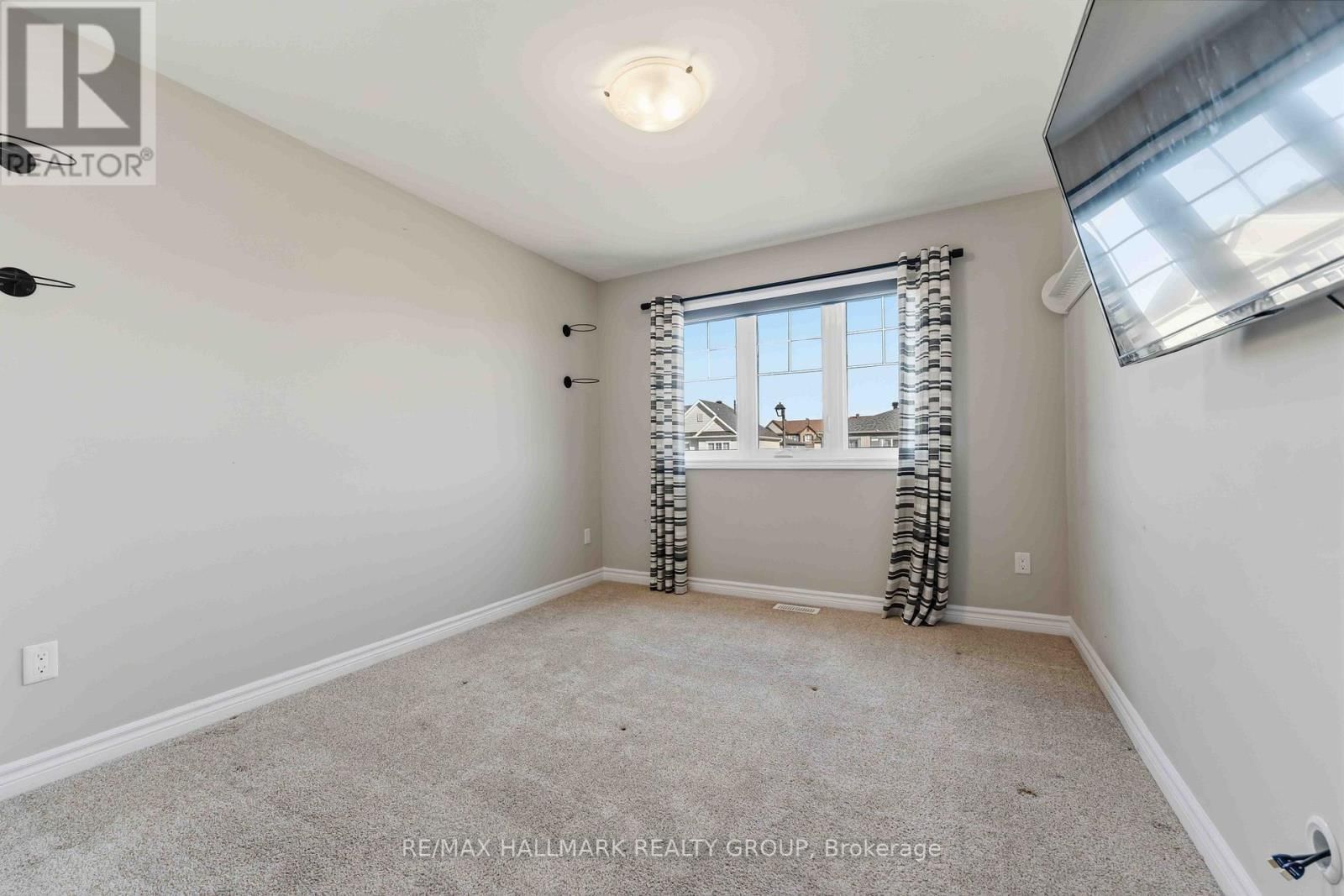 534 HYSSOP STREET Image 23