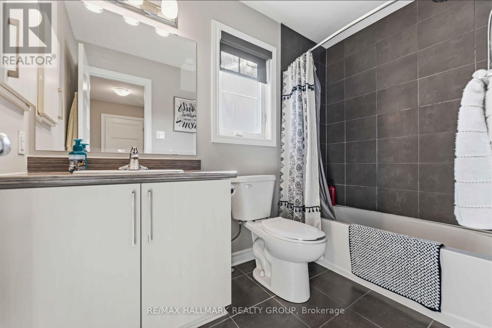 534 HYSSOP STREET Image 24