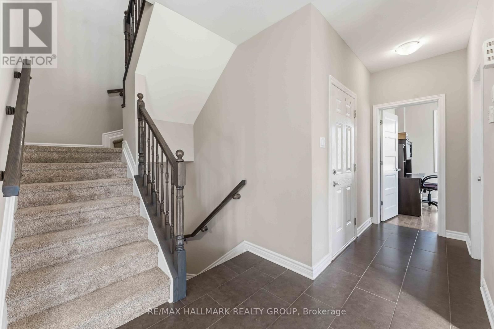 534 HYSSOP STREET Image 4