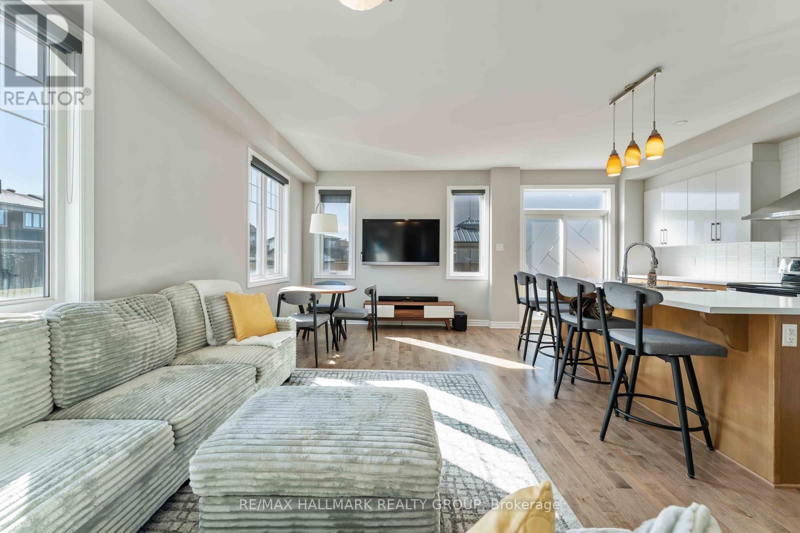 534 HYSSOP STREET Image 6