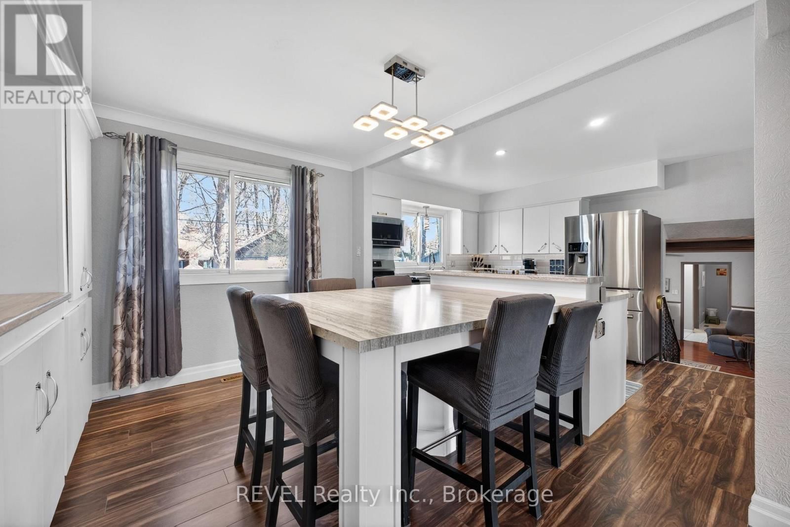 698 DAYTONA DRIVE Image 10