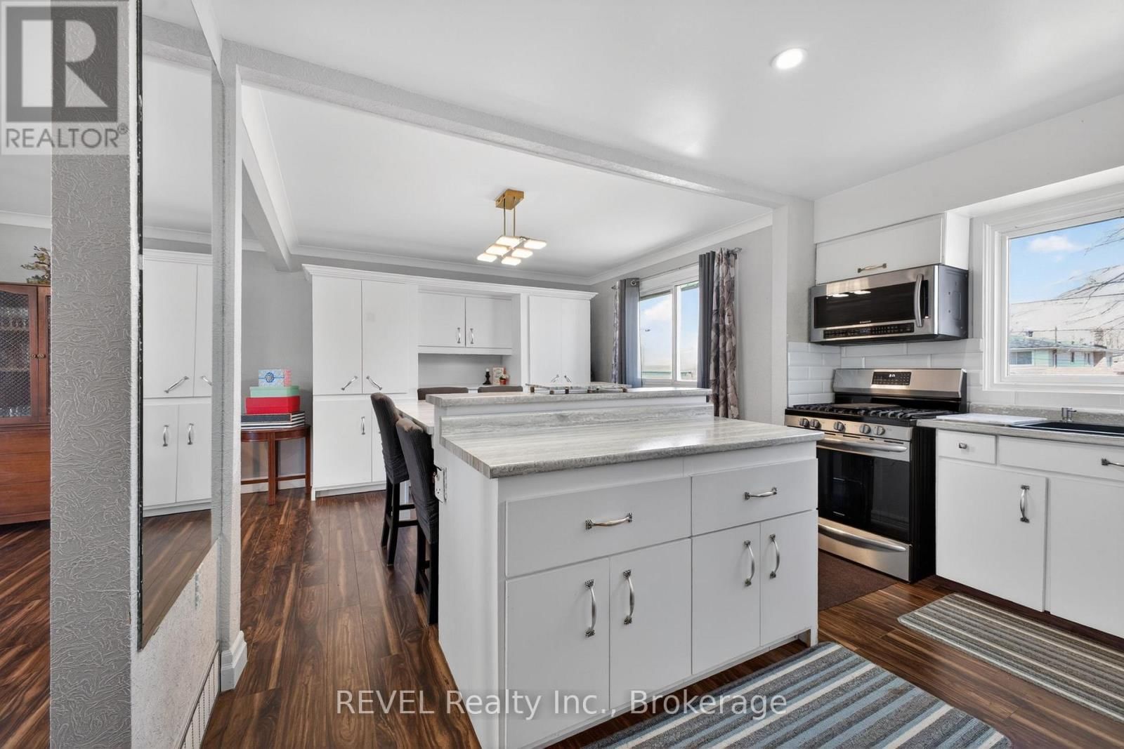 698 DAYTONA DRIVE Image 11