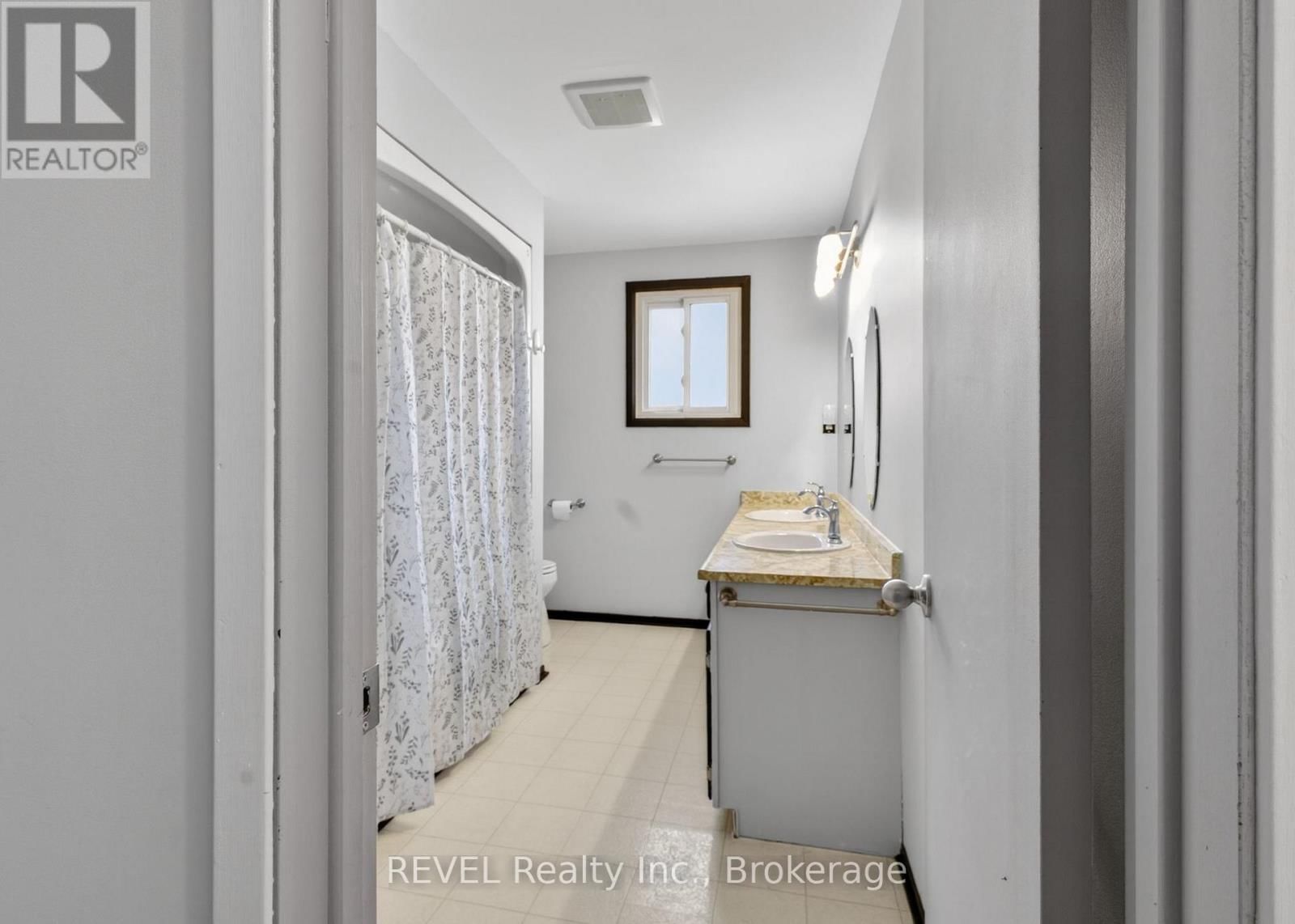 698 DAYTONA DRIVE Image 18