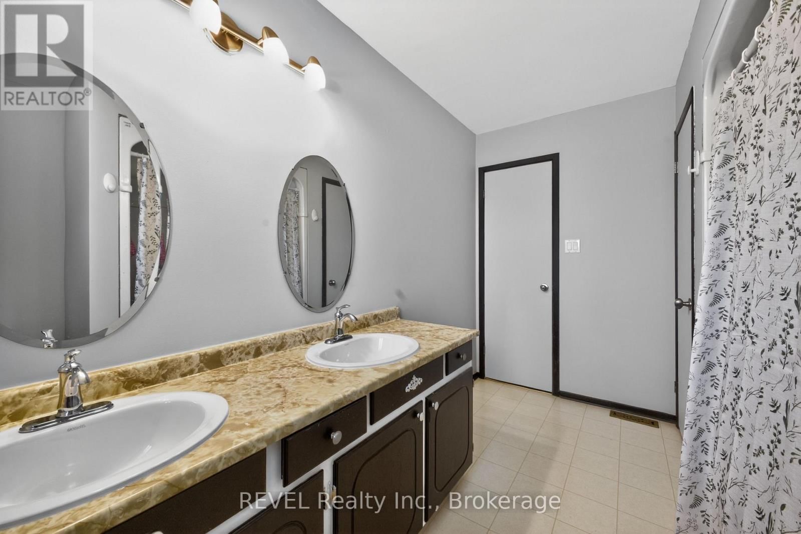 698 DAYTONA DRIVE Image 19