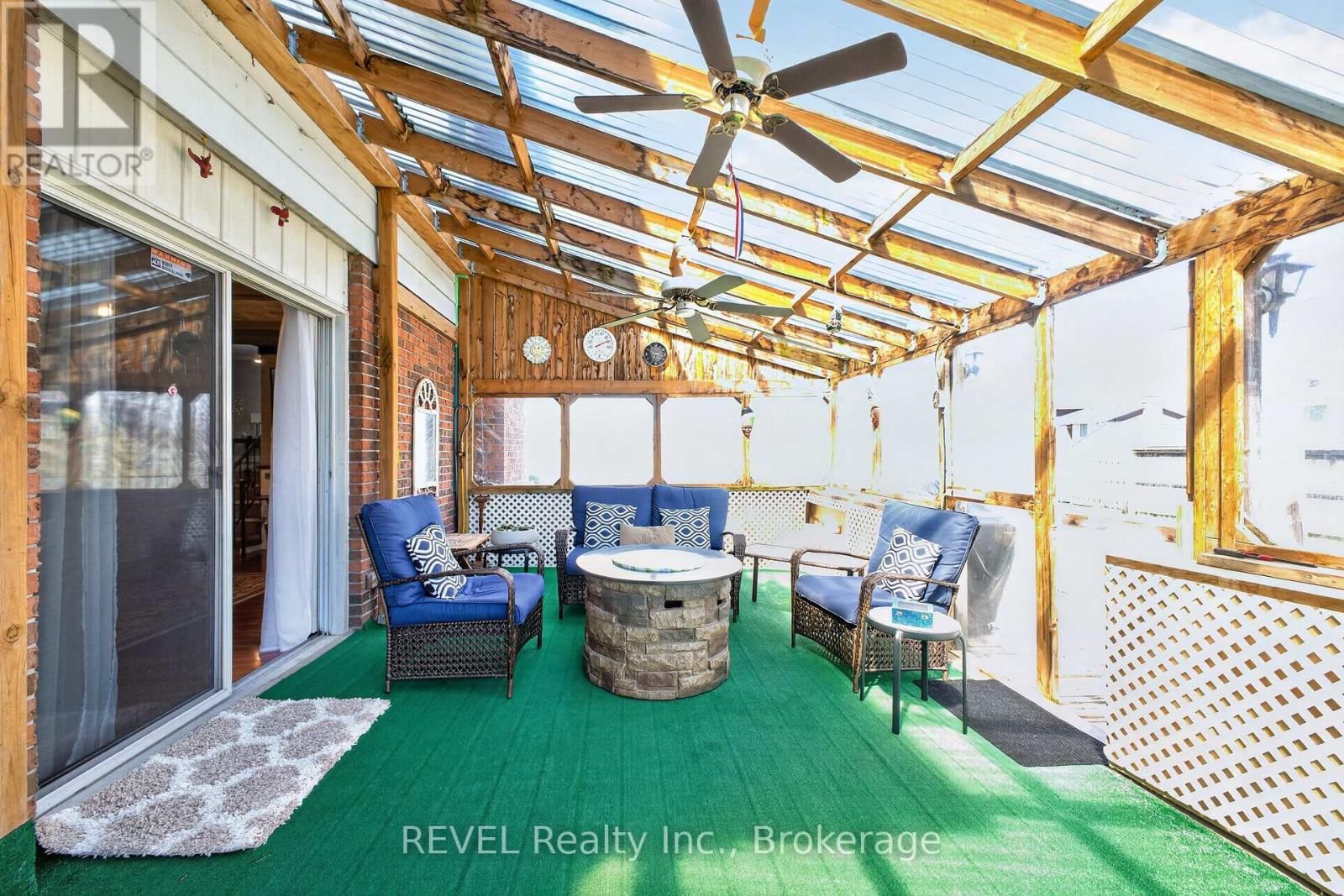 698 DAYTONA DRIVE Image 24