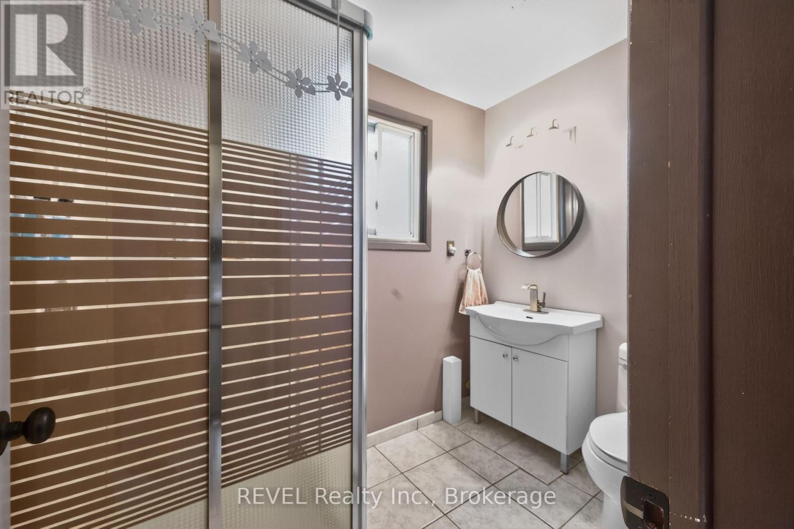 698 DAYTONA DRIVE Image 27