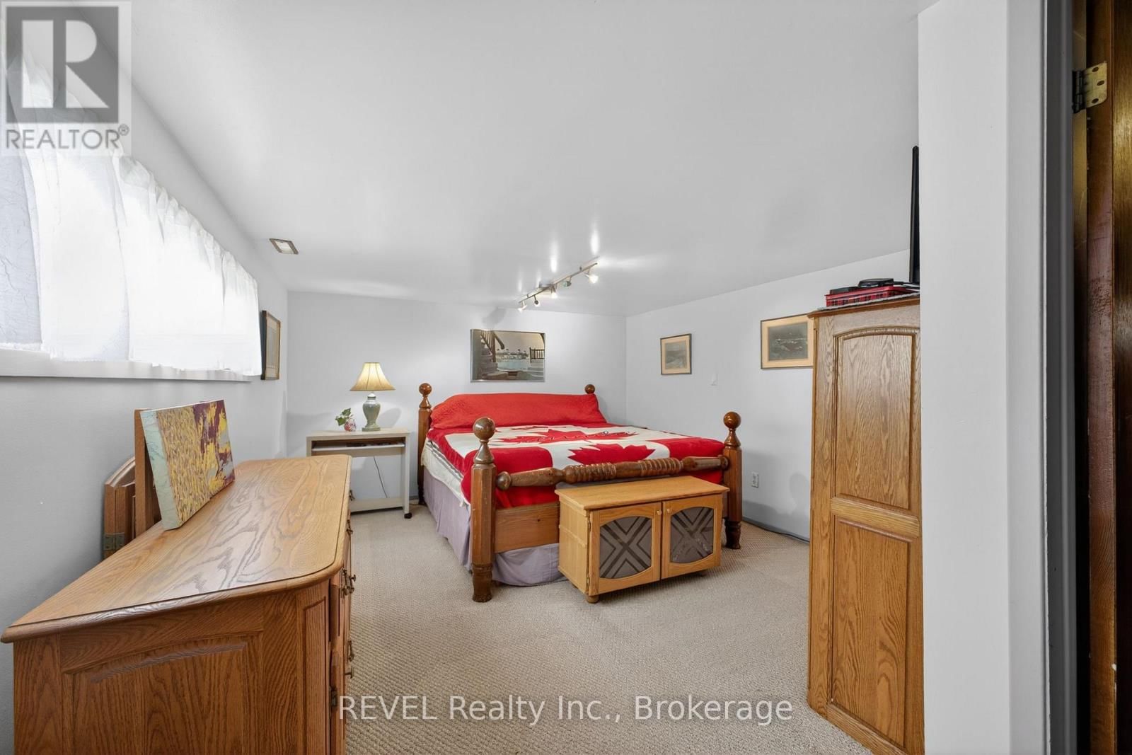 698 DAYTONA DRIVE Image 29