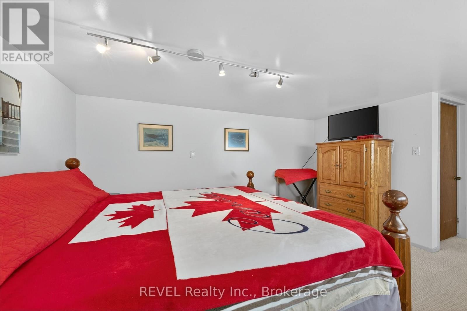 698 DAYTONA DRIVE Image 30