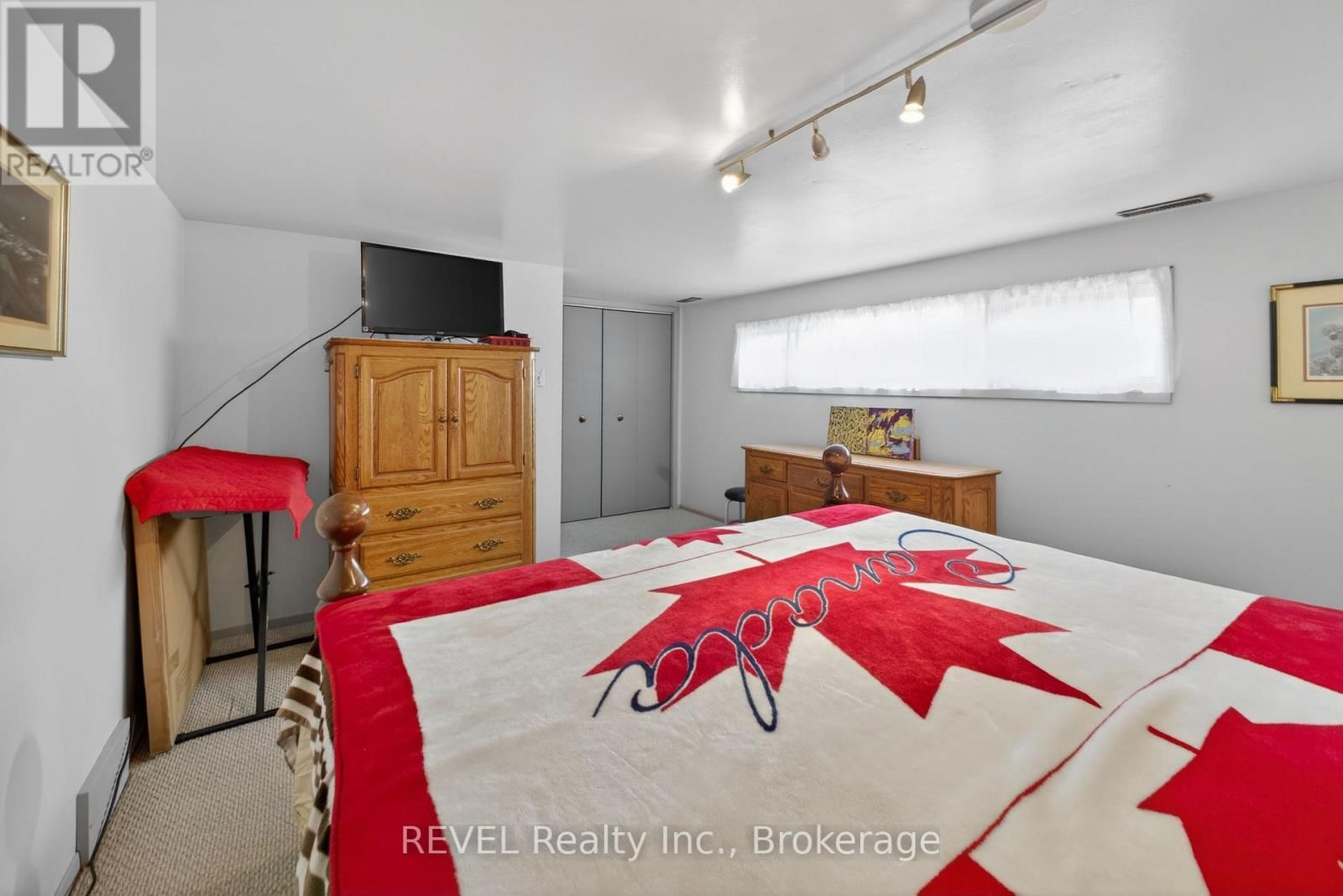 698 DAYTONA DRIVE Image 31