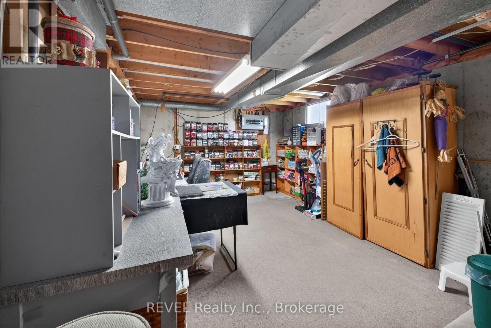 698 DAYTONA DRIVE Image 32