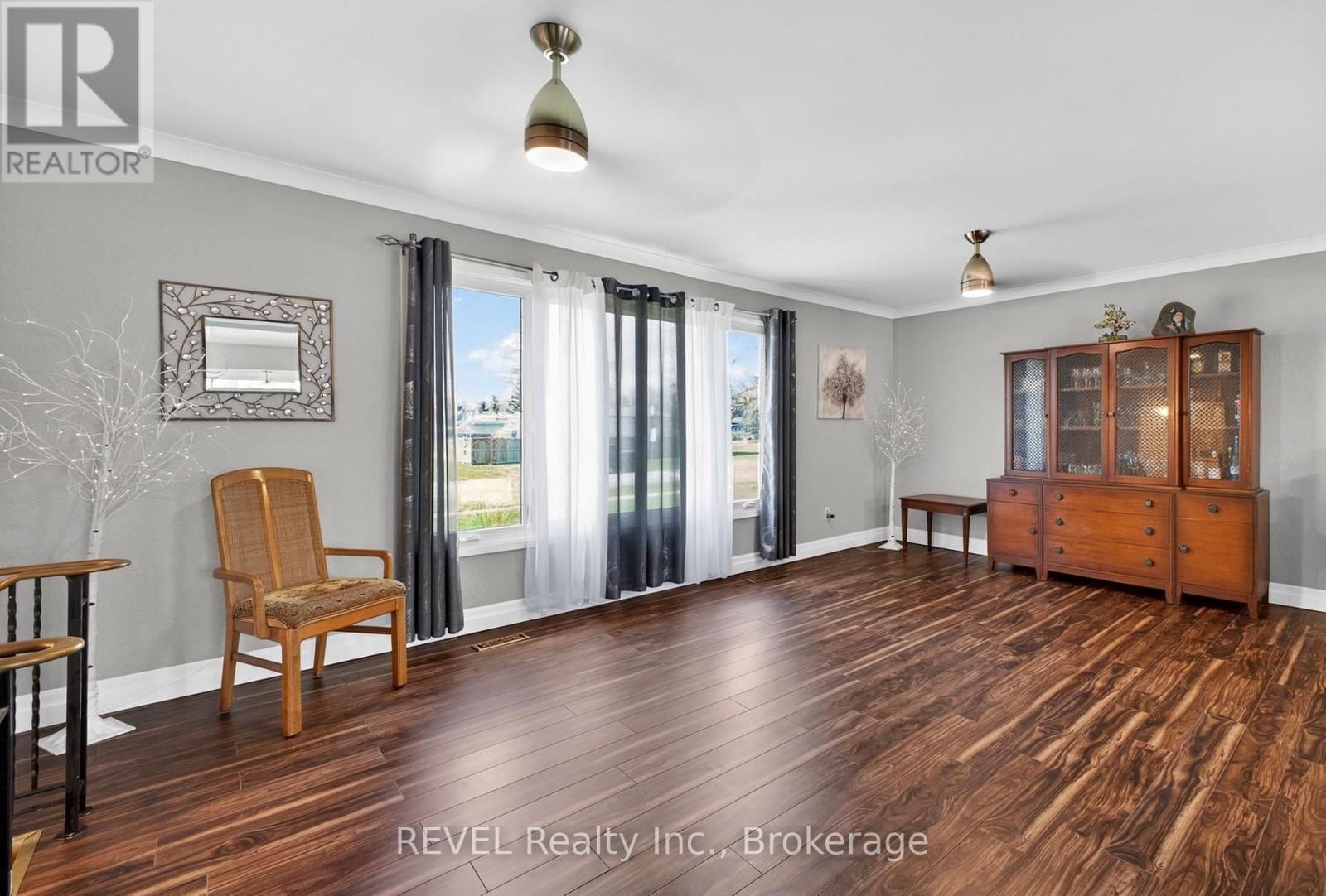 698 DAYTONA DRIVE Image 8