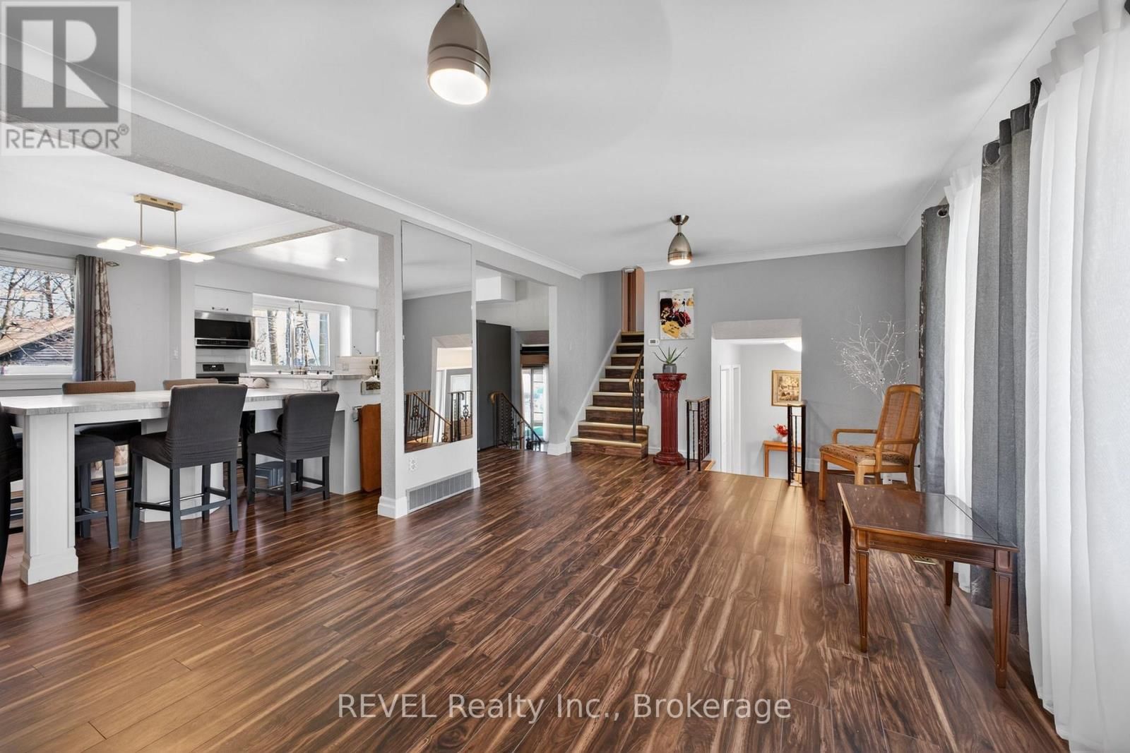 698 DAYTONA DRIVE Image 9