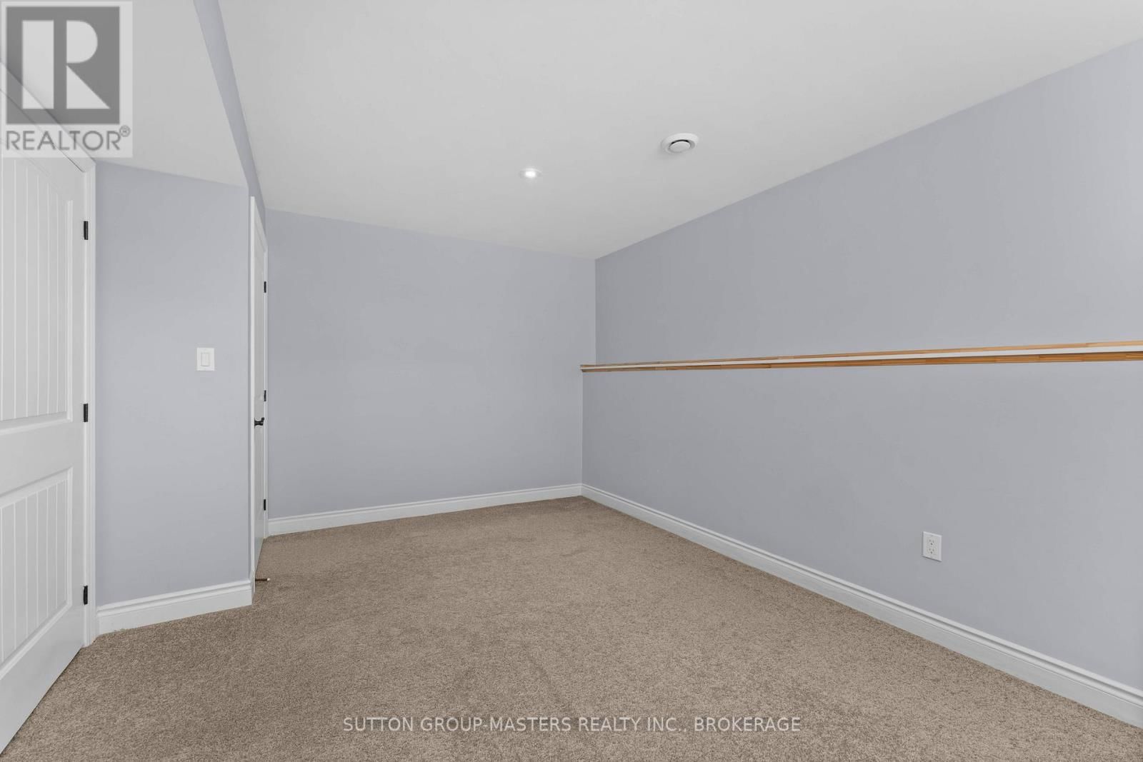 11 DAWSON DRIVE Image 32