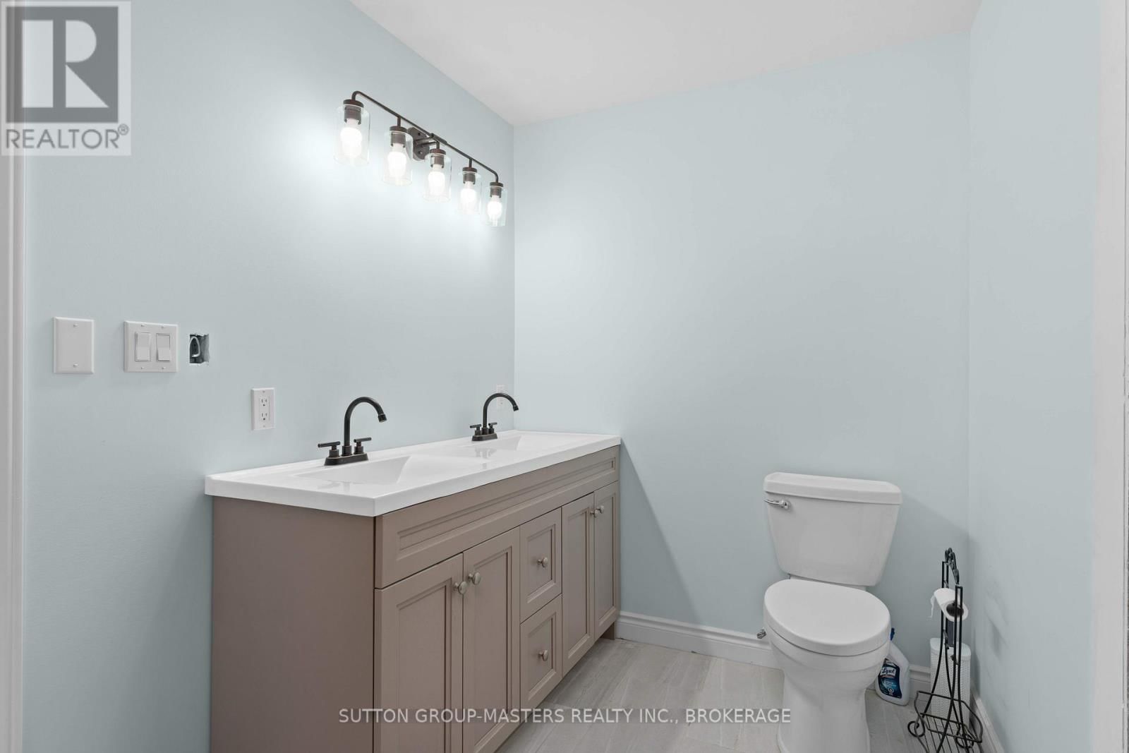 11 DAWSON DRIVE Image 33