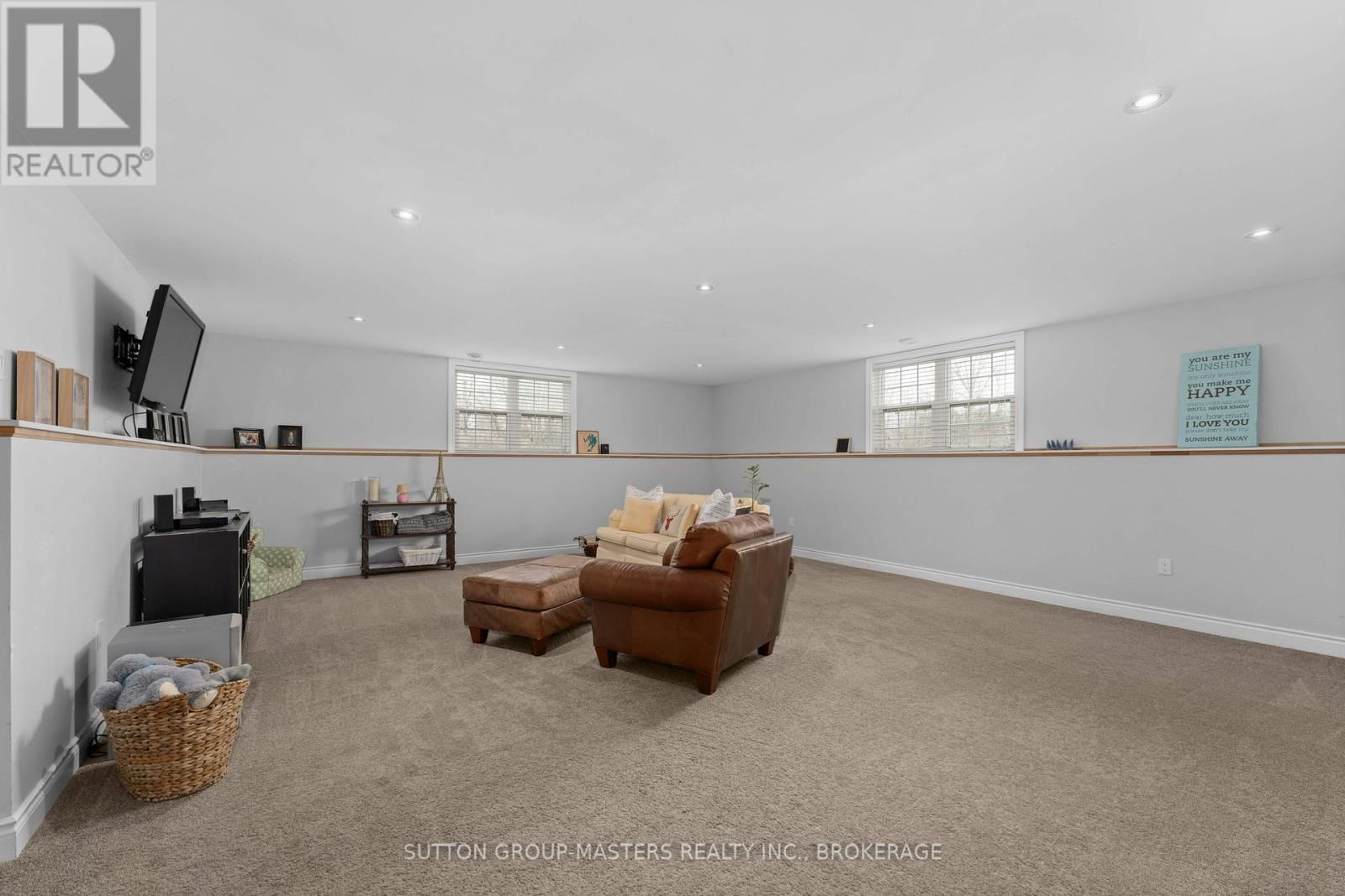 11 DAWSON DRIVE Image 34