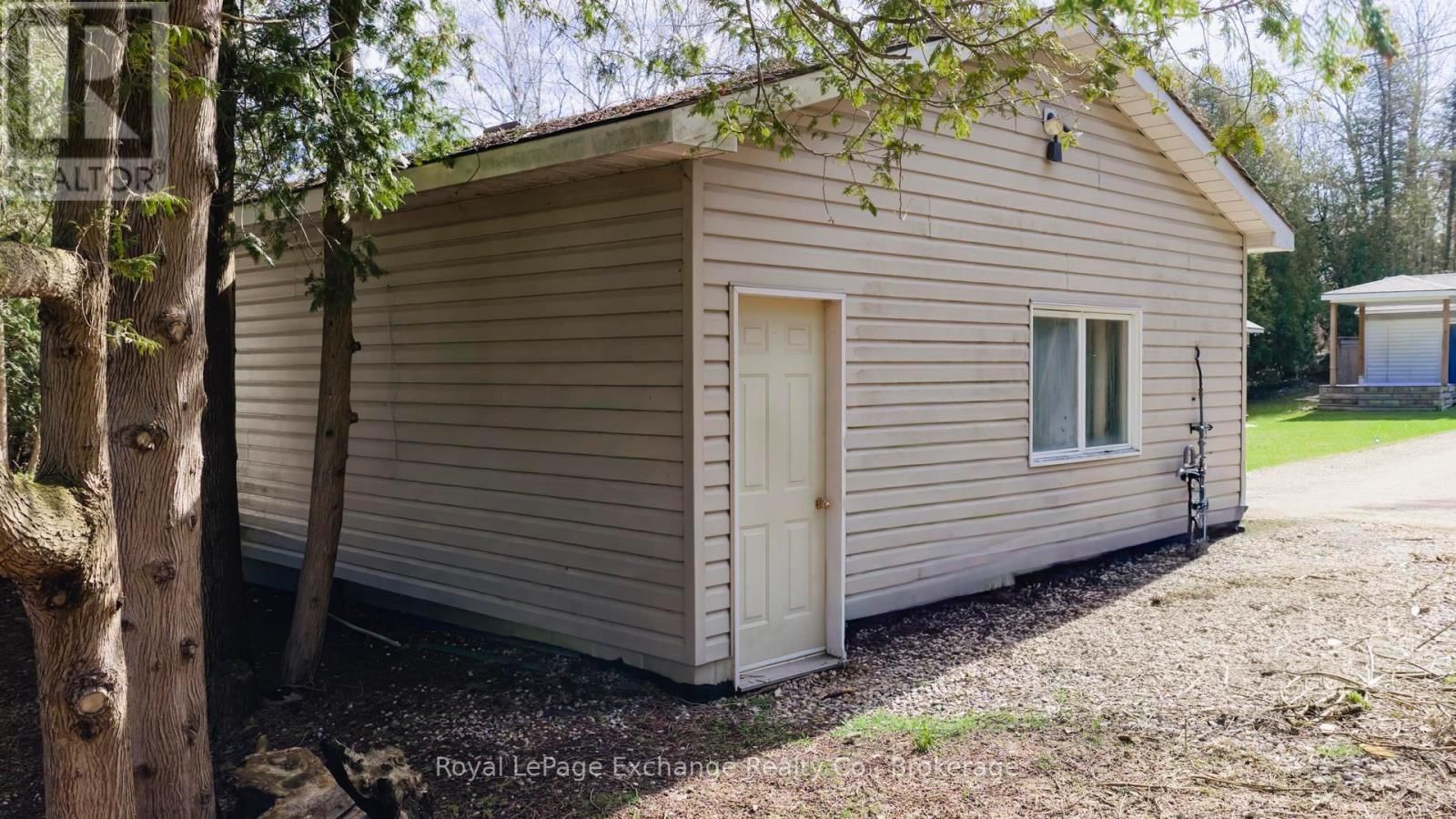 906 VICTORIA ROAD Image 10