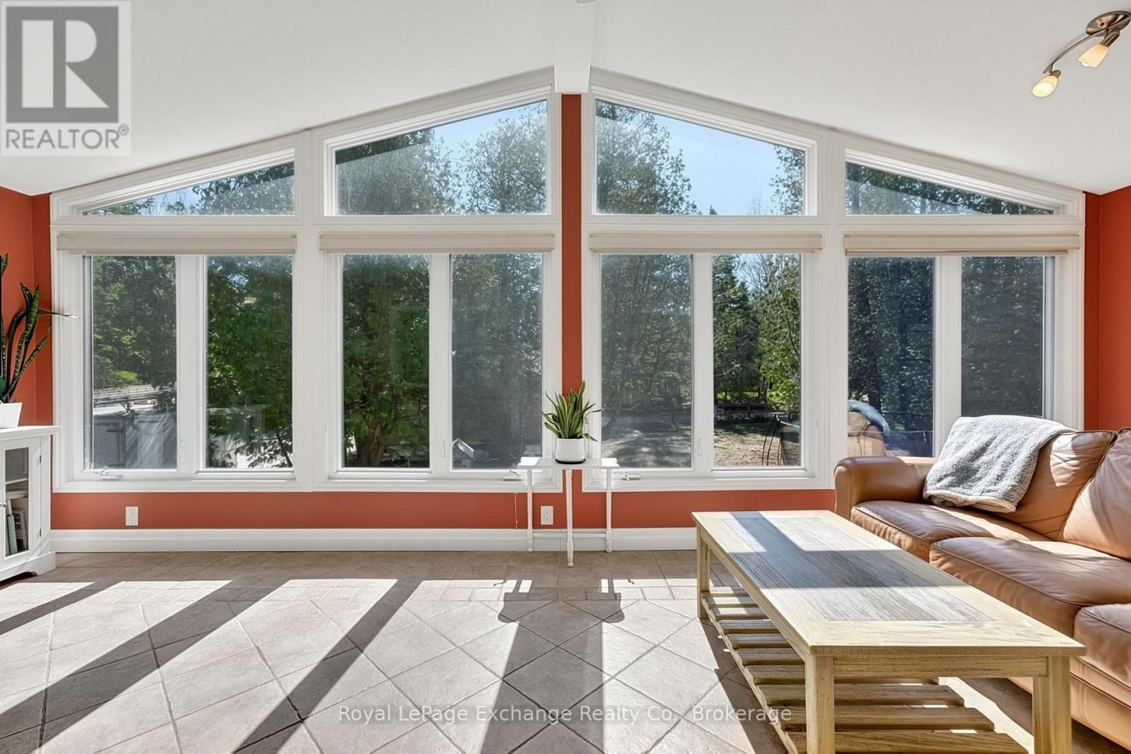 906 VICTORIA ROAD Image 16