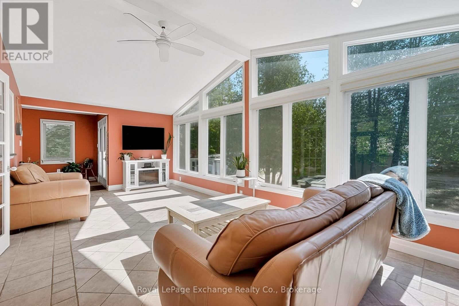 906 VICTORIA ROAD Image 17