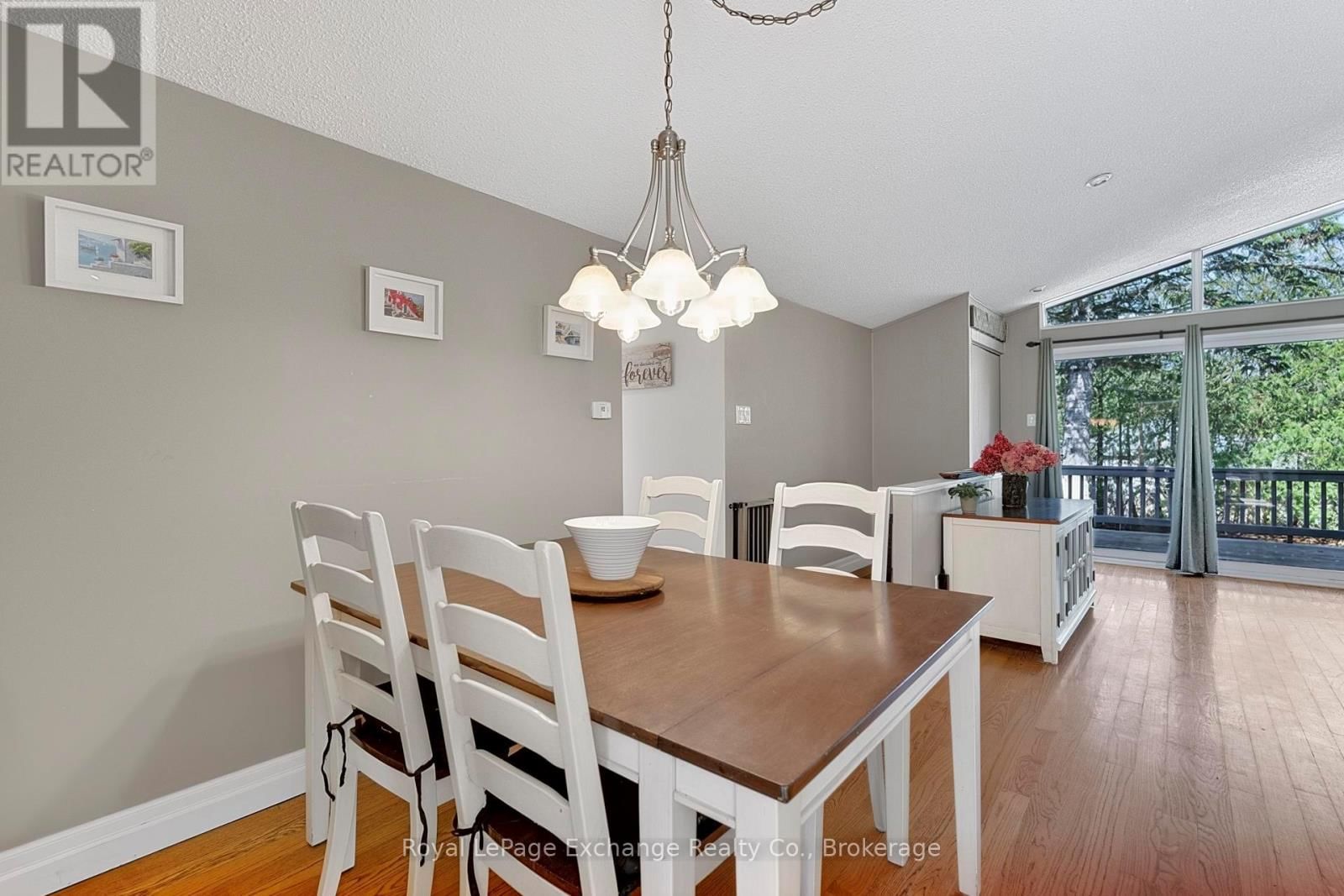 906 VICTORIA ROAD Image 19