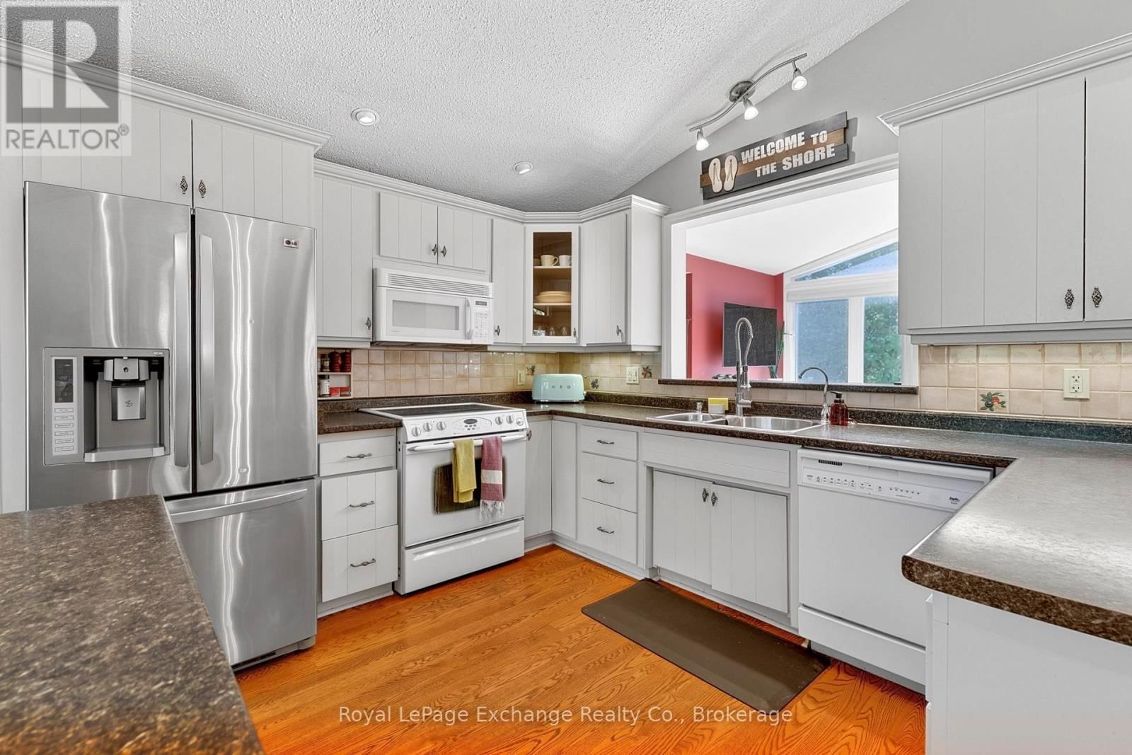 906 VICTORIA ROAD Image 20