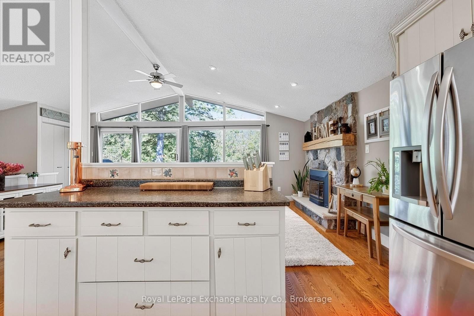 906 VICTORIA ROAD Image 22