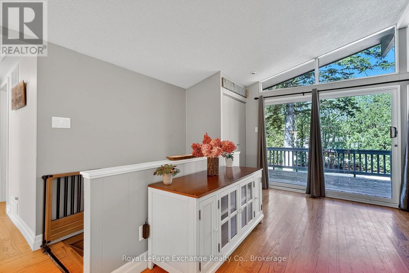 906 VICTORIA ROAD Image 24