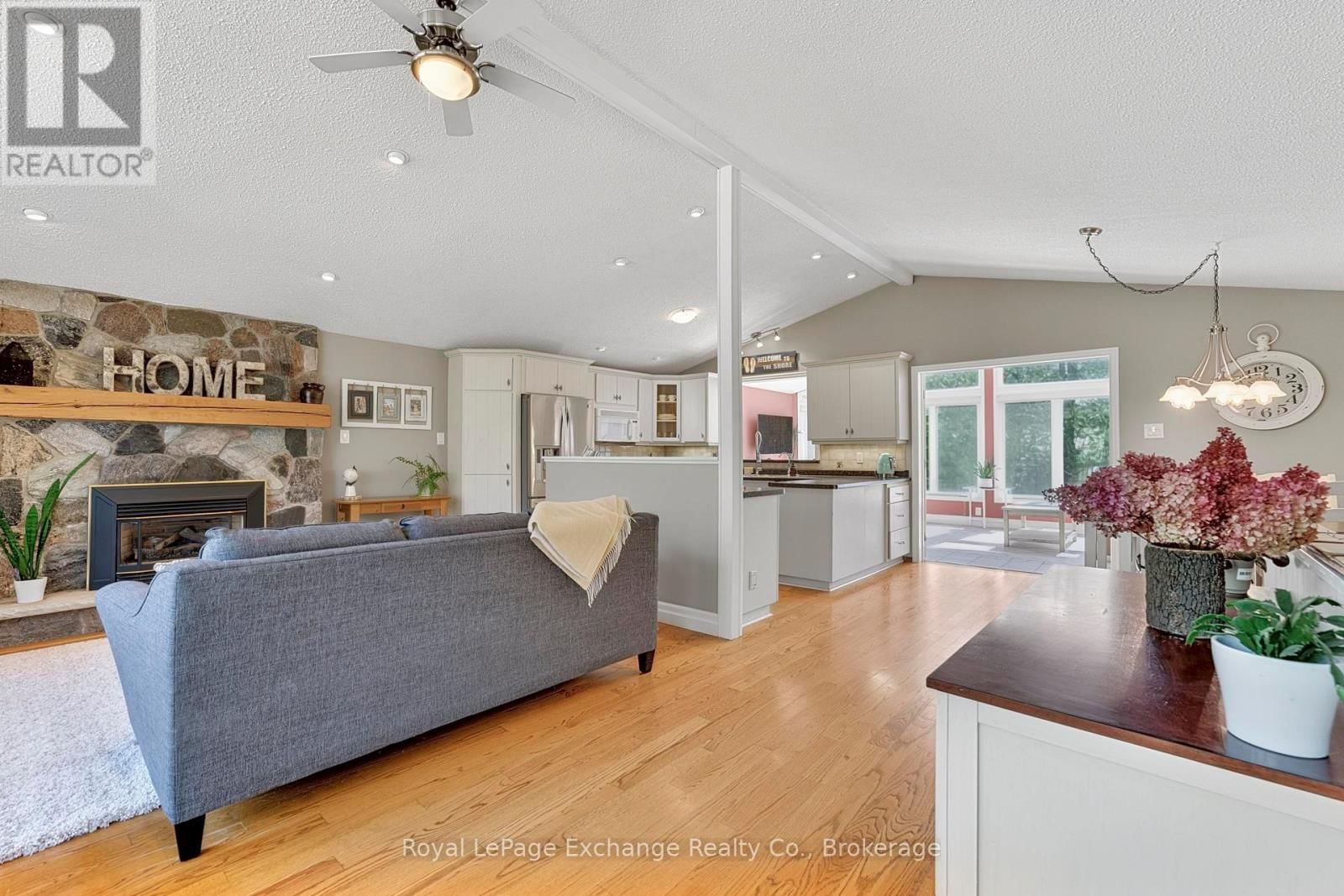 906 VICTORIA ROAD Image 26