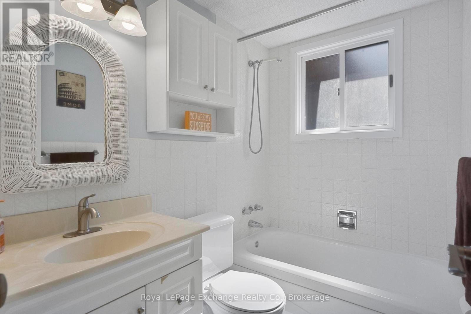 906 VICTORIA ROAD Image 27