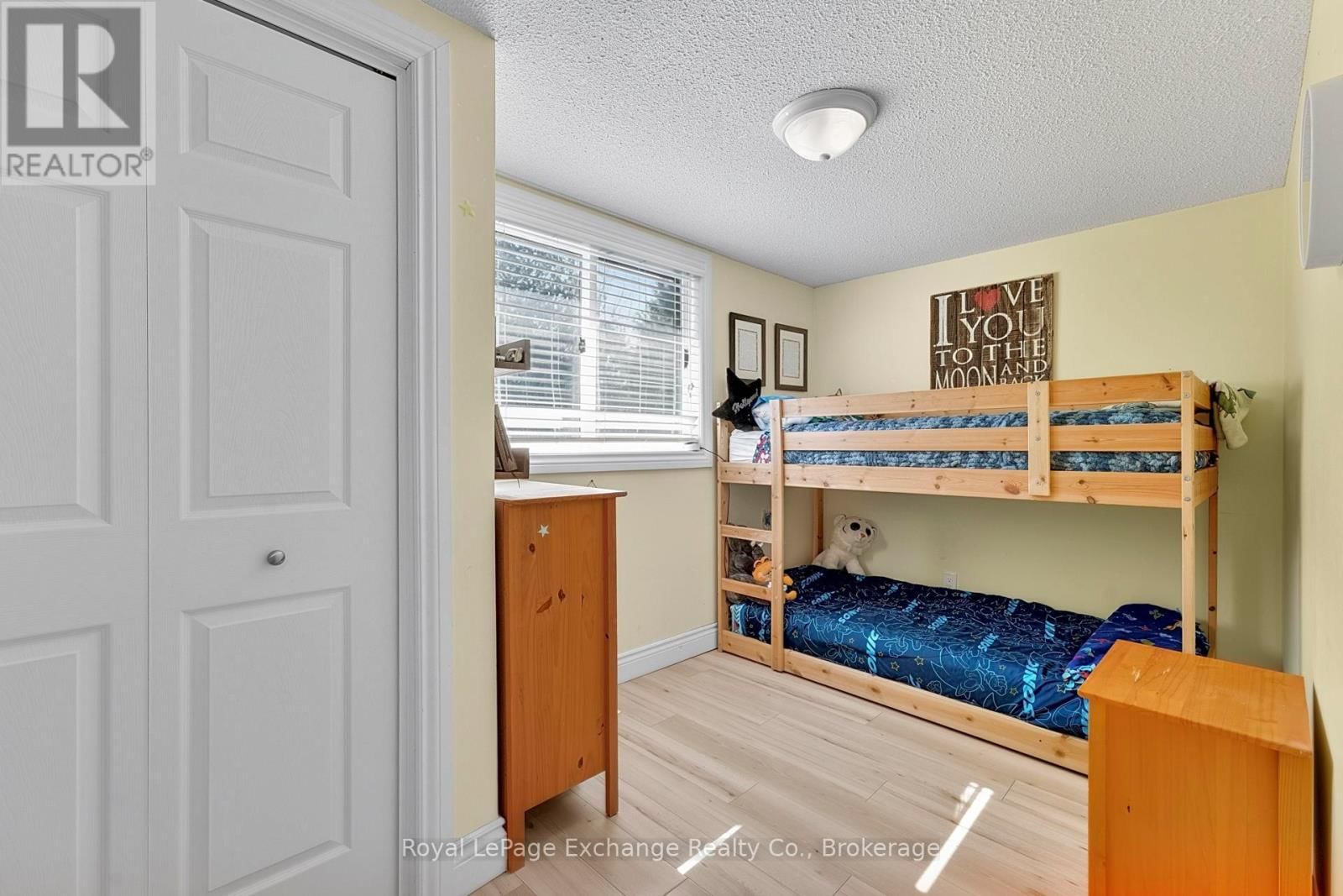 906 VICTORIA ROAD Image 28