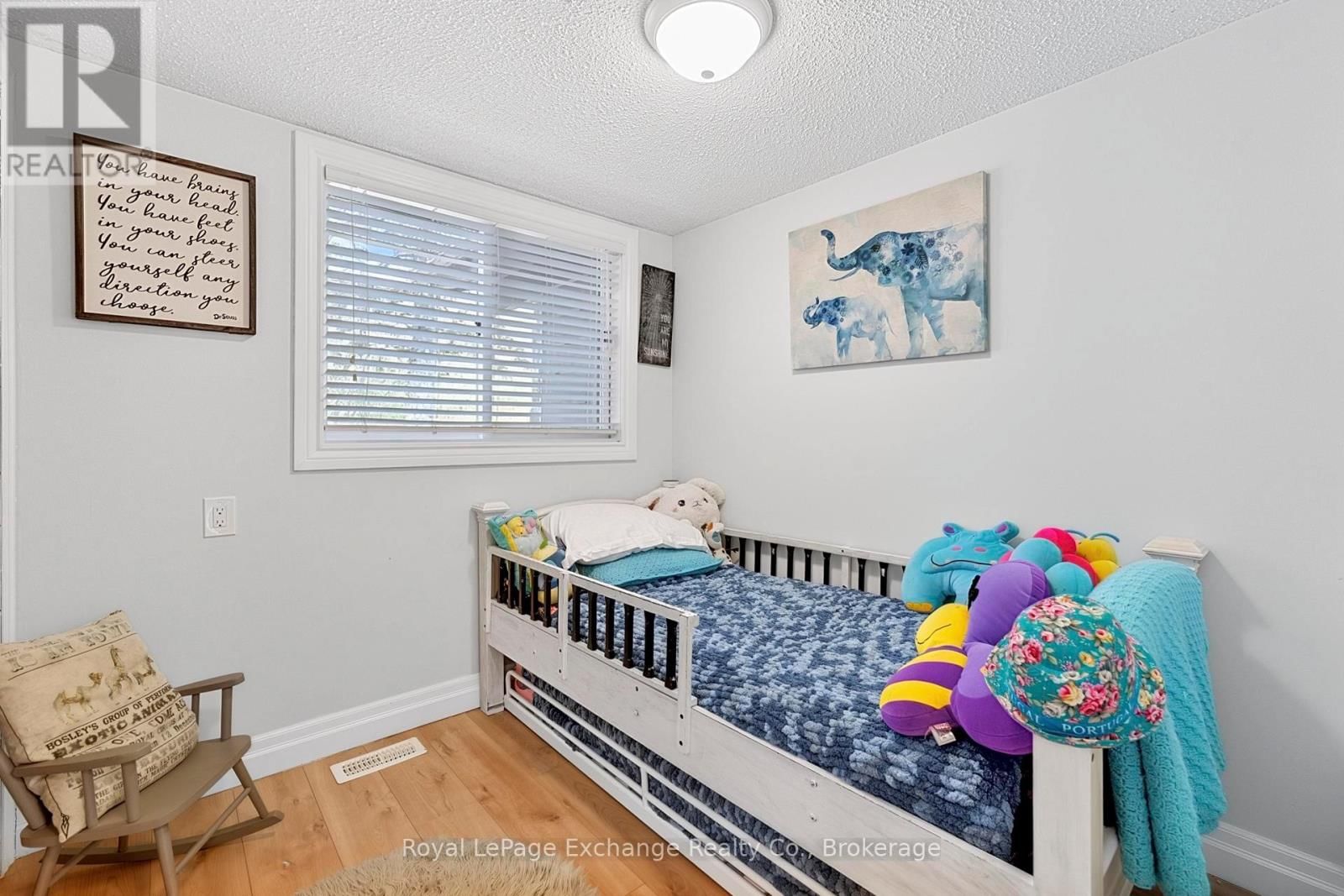 906 VICTORIA ROAD Image 29