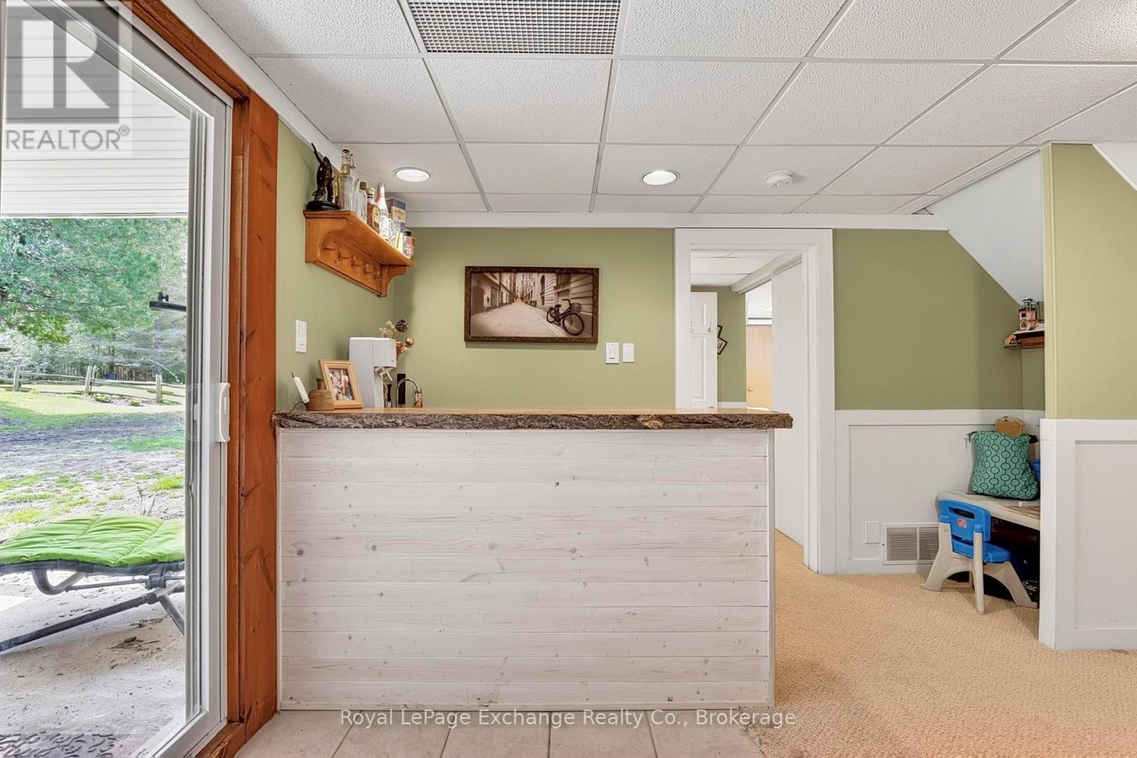 906 VICTORIA ROAD Image 37