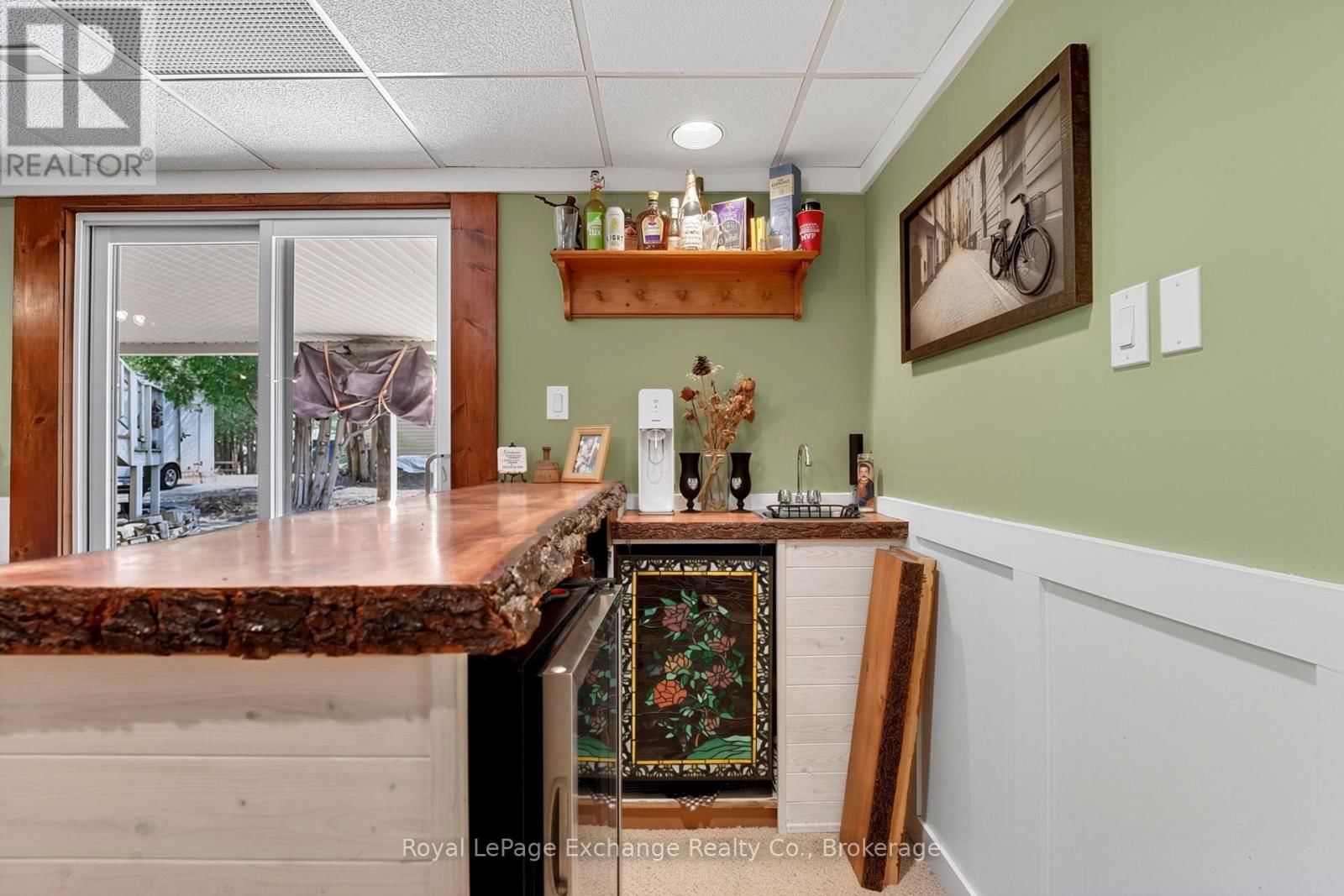 906 VICTORIA ROAD Image 38