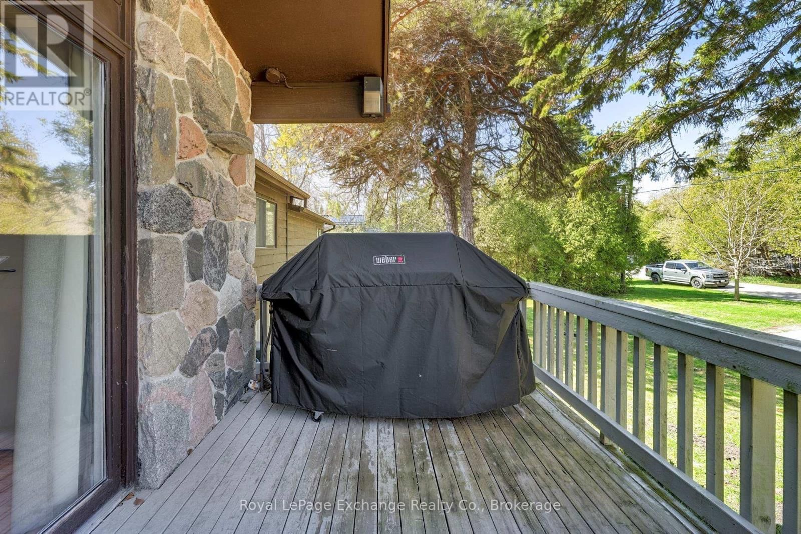 906 VICTORIA ROAD Image 41