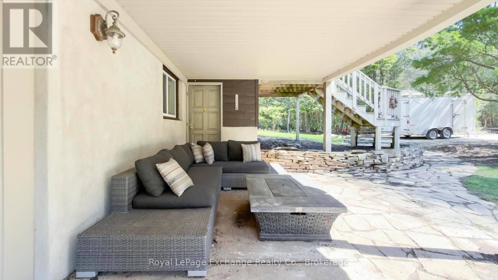 906 VICTORIA ROAD Image 44