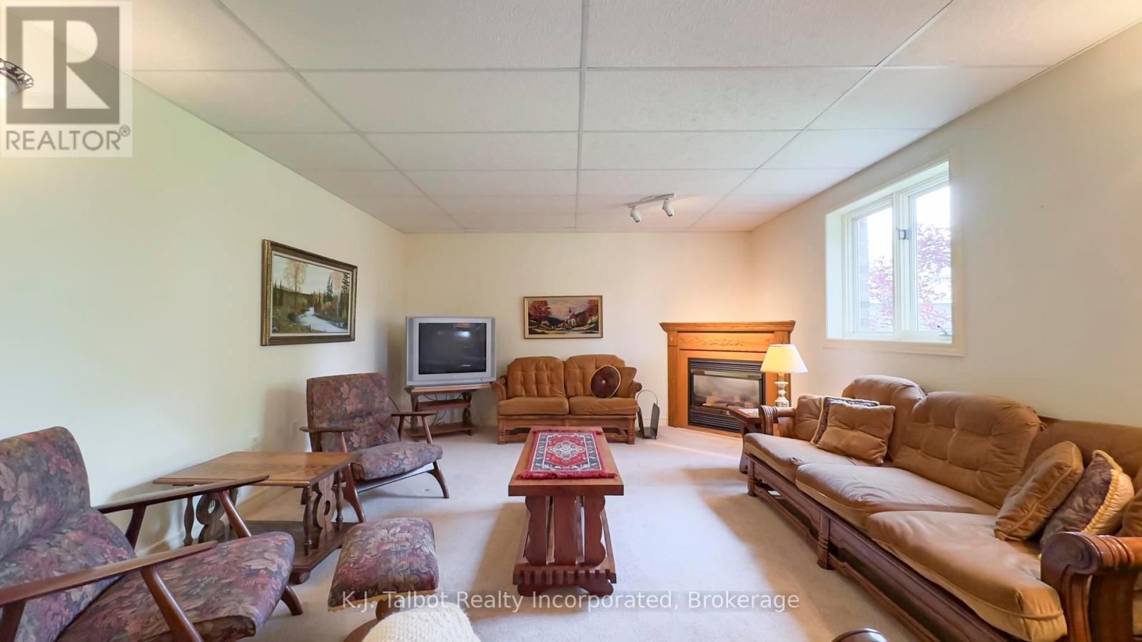 386 TEMPLETON STREET Image 14