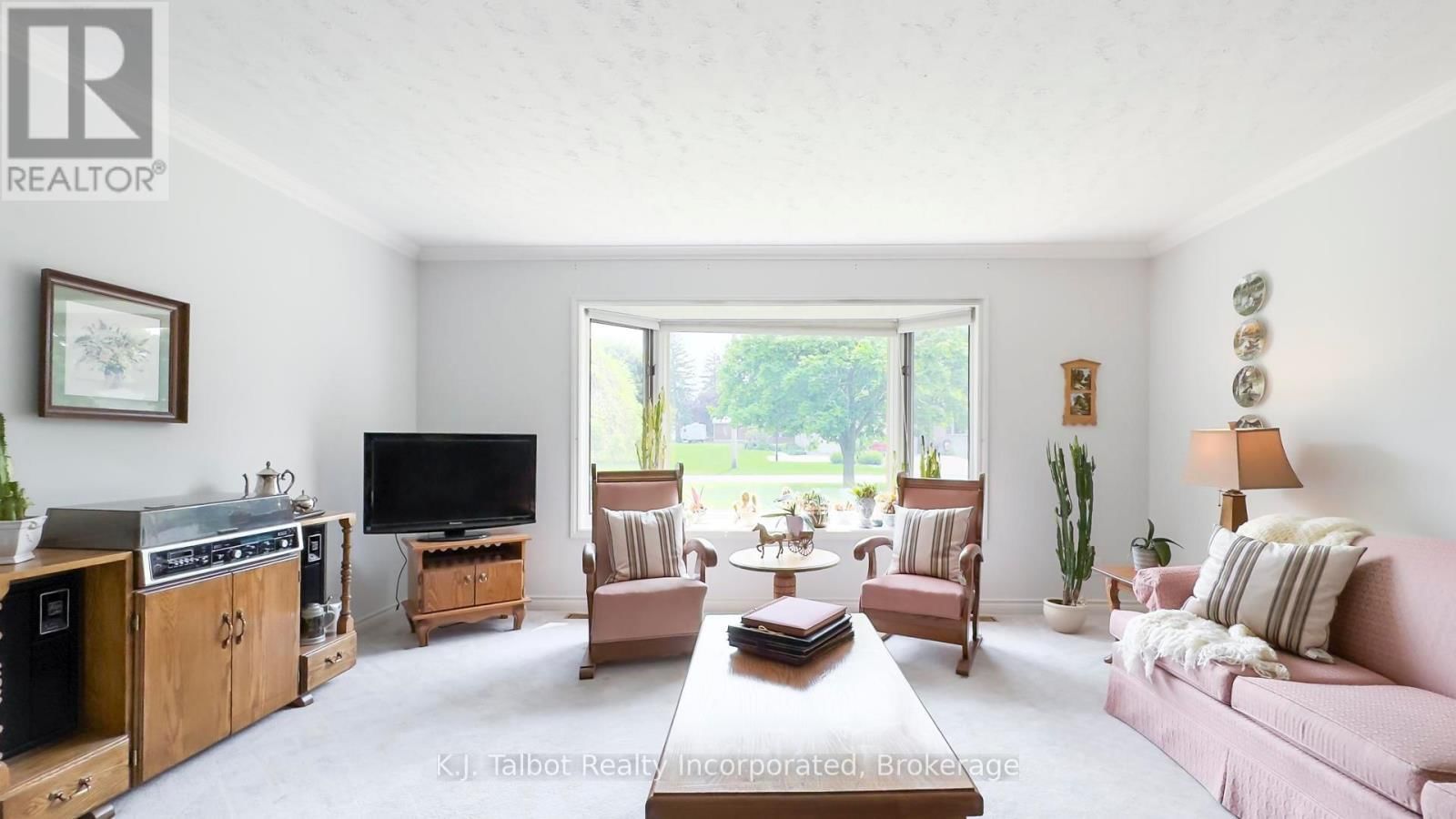 386 TEMPLETON STREET Image 22