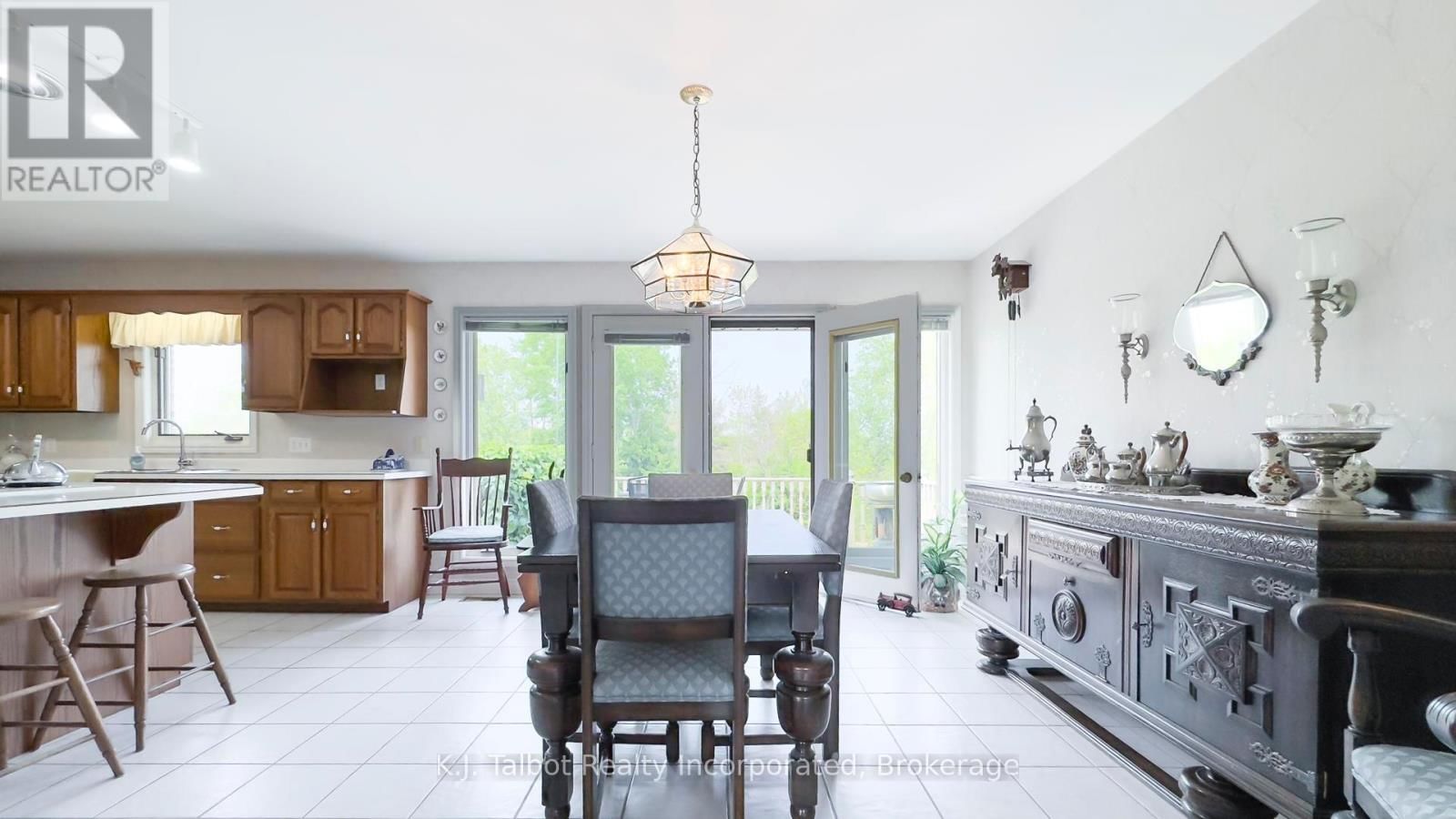 386 TEMPLETON STREET Image 24